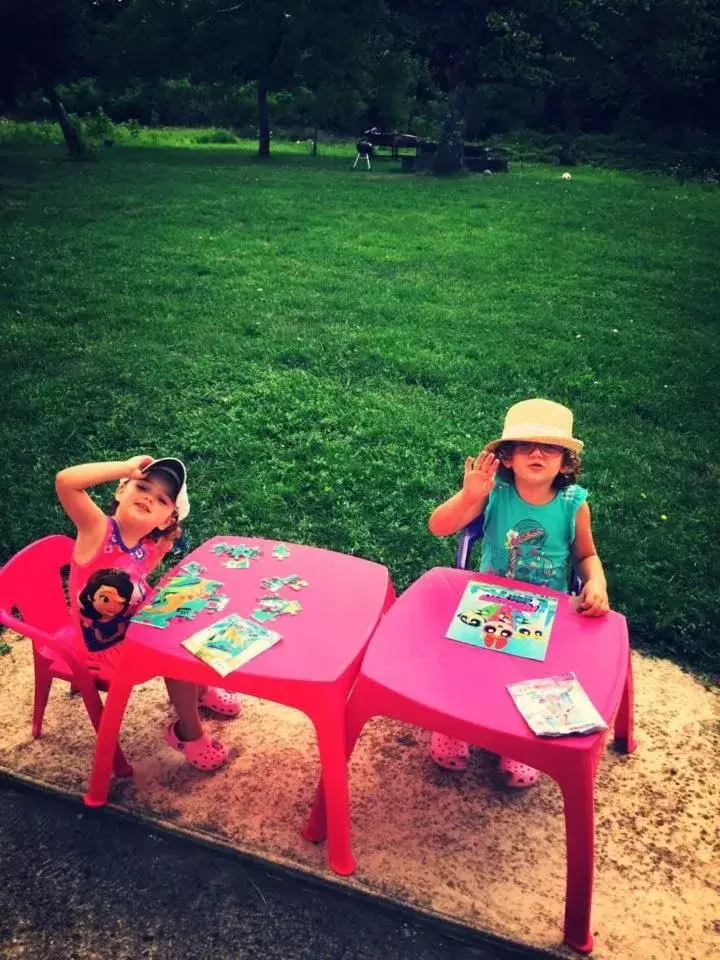 Children in La Ferme De Montard