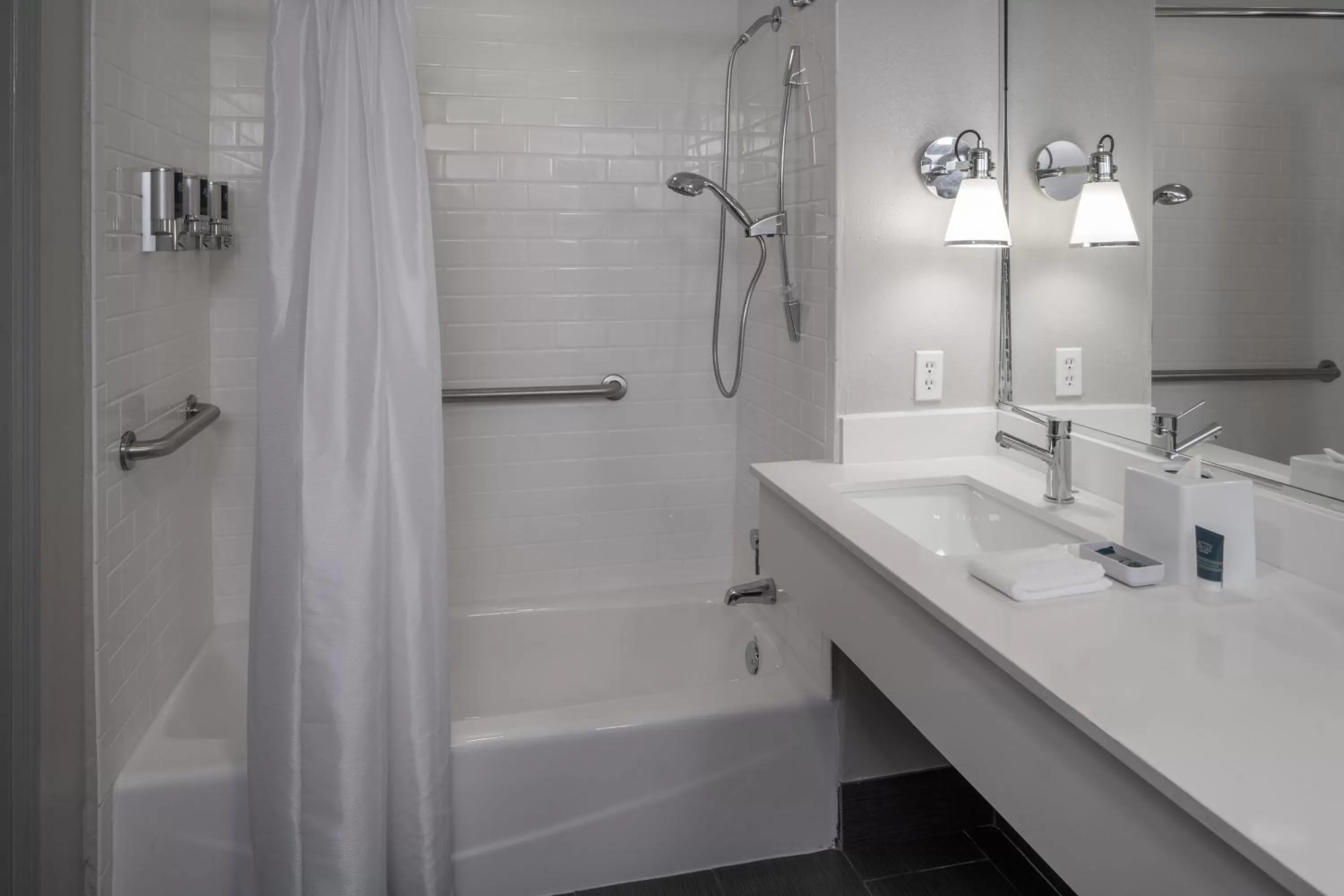 Bathroom in Four Points by Sheraton Orlando International Drive