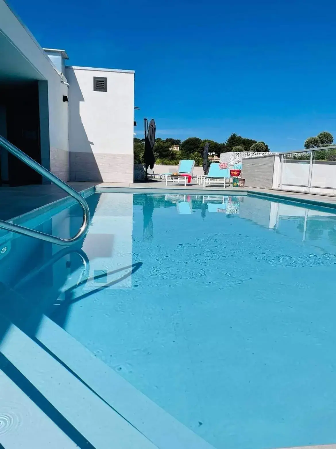 Swimming Pool in Lagrange Apart'Hôtel Antibes Olympie