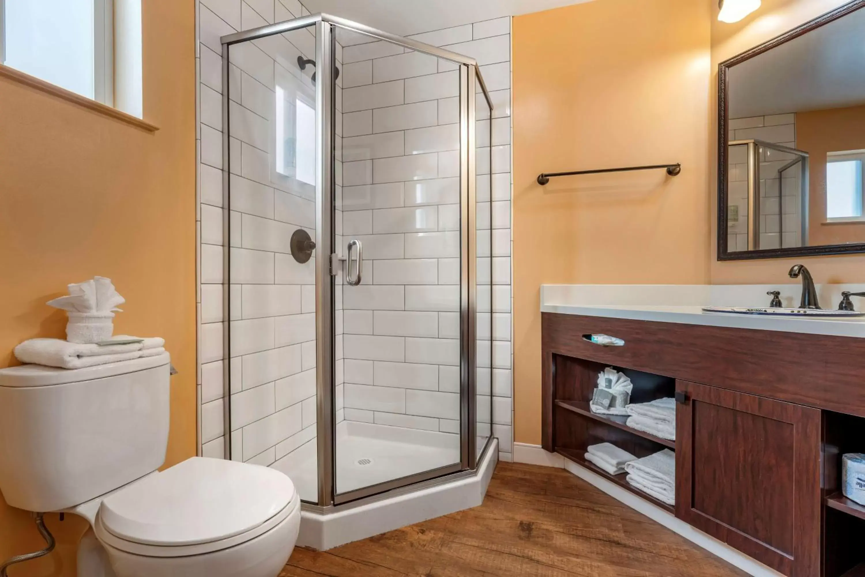 Bathroom in Best Western Rose Garden Inn