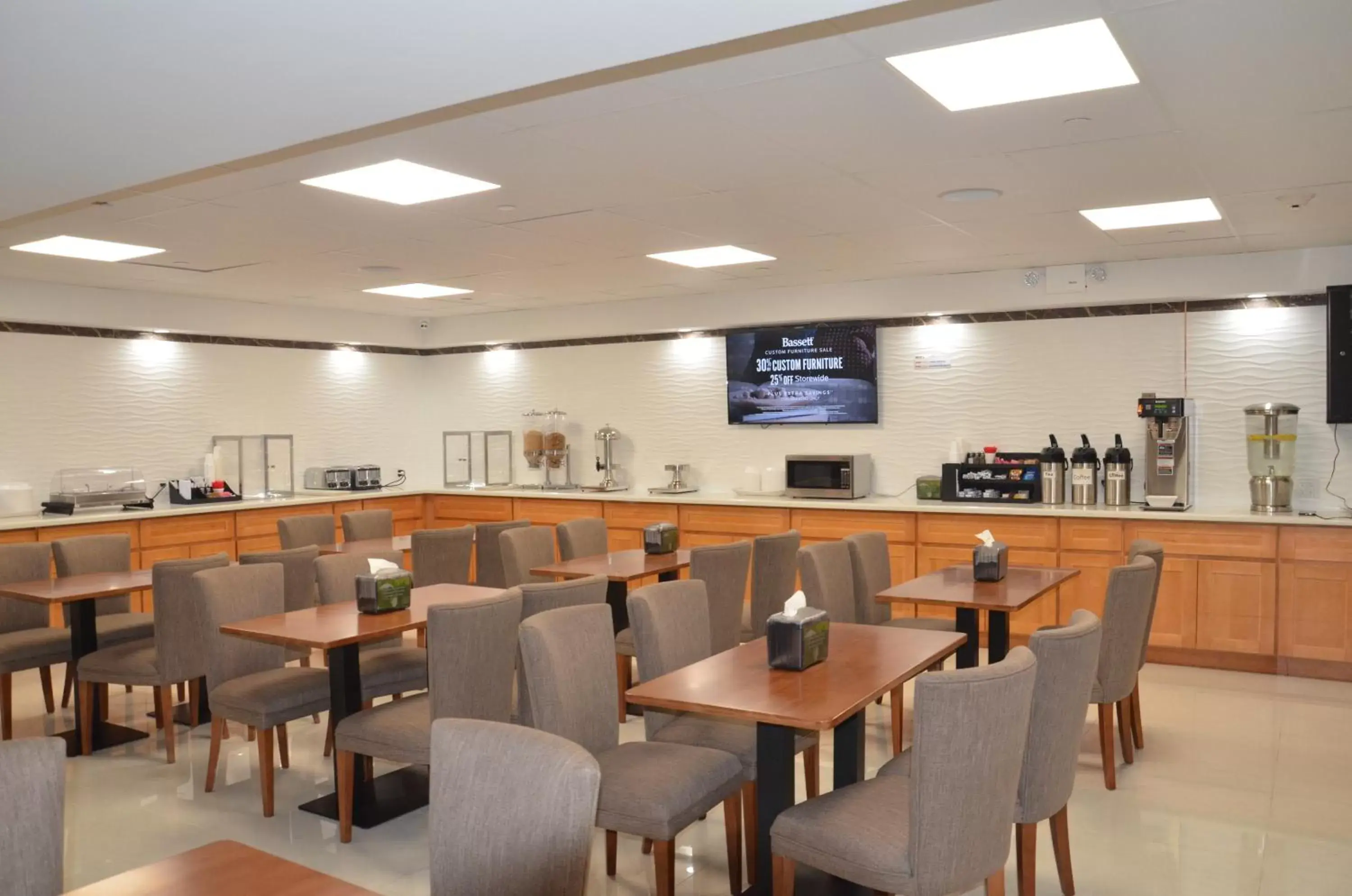 Breakfast in LIC Plaza Hotel Breakfast in LIC Plaza Hotel