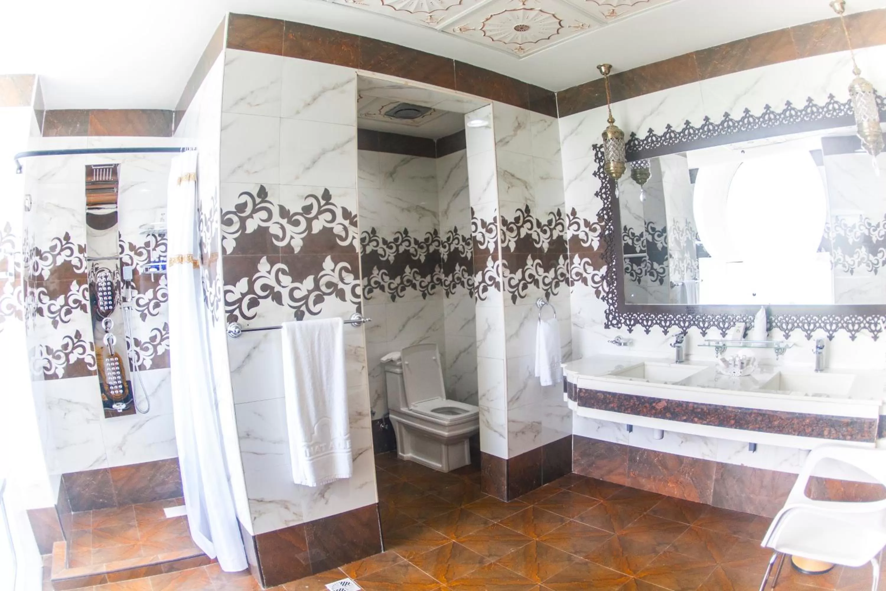 Toilet in Madinat Al Bahr Business & Spa Hotel