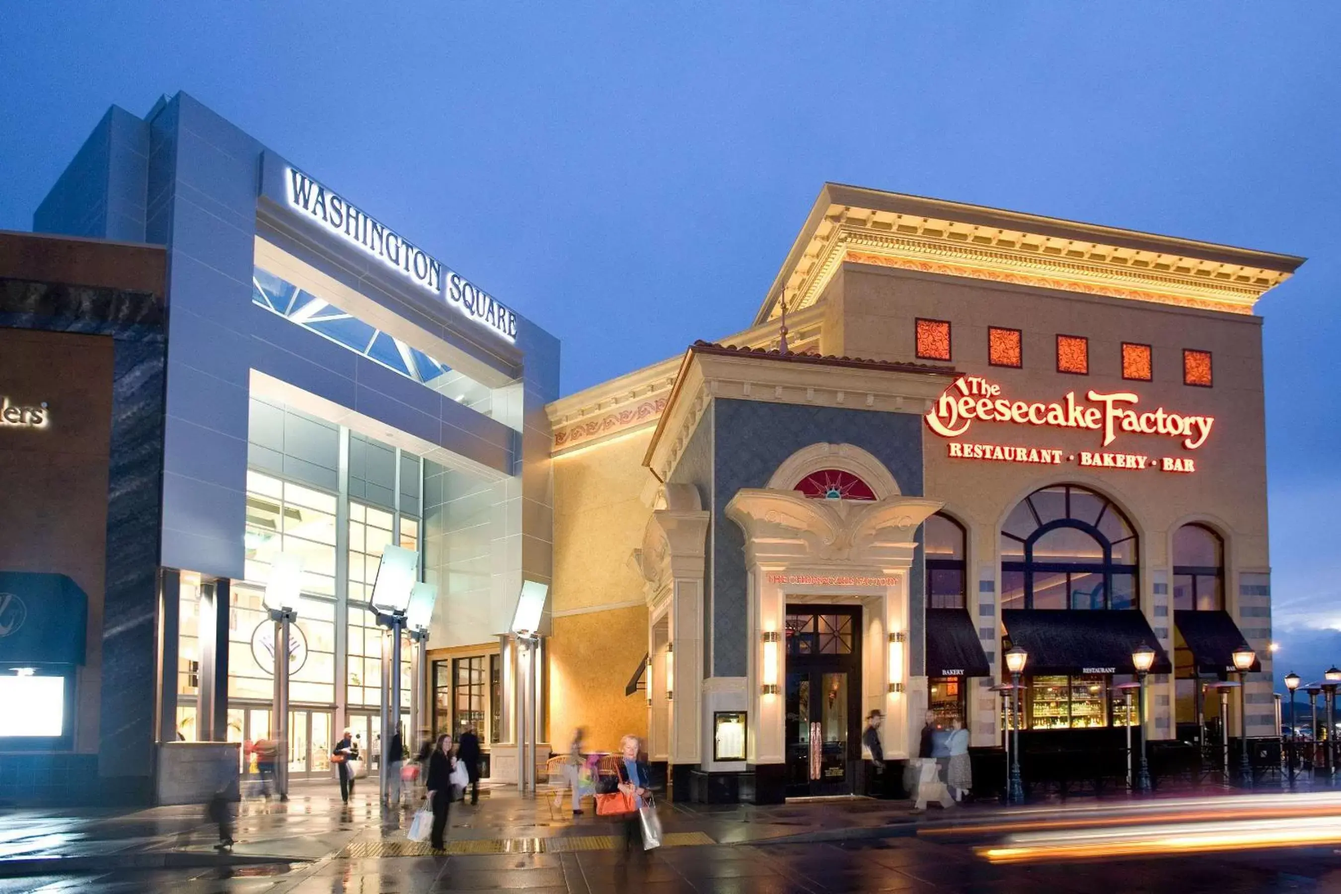 Property building in Embassy Suites by Hilton Portland Tigard Property building in Embassy Suites by Hilton Portland Tigard