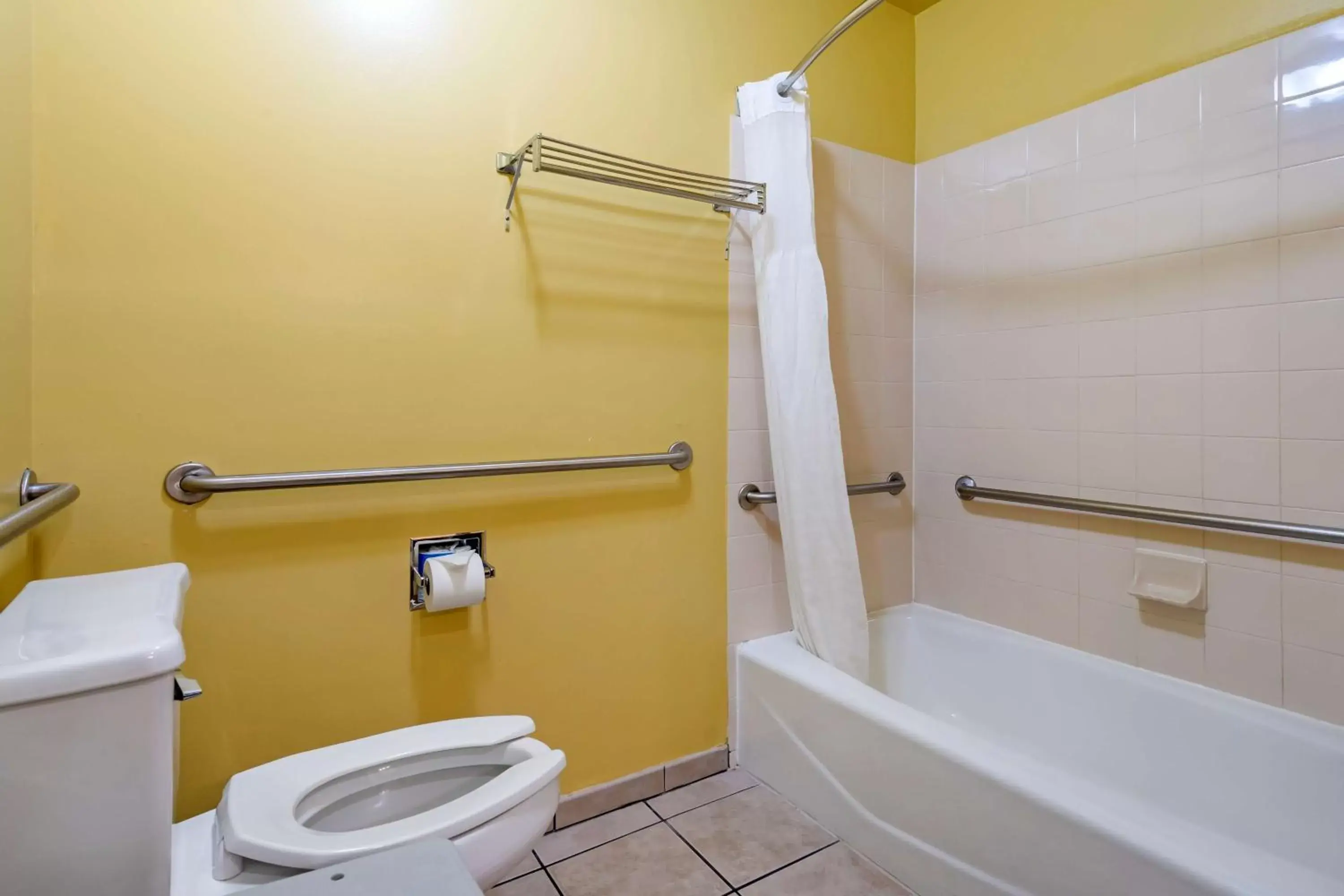 Bathroom in Best Western Blackfoot Inn