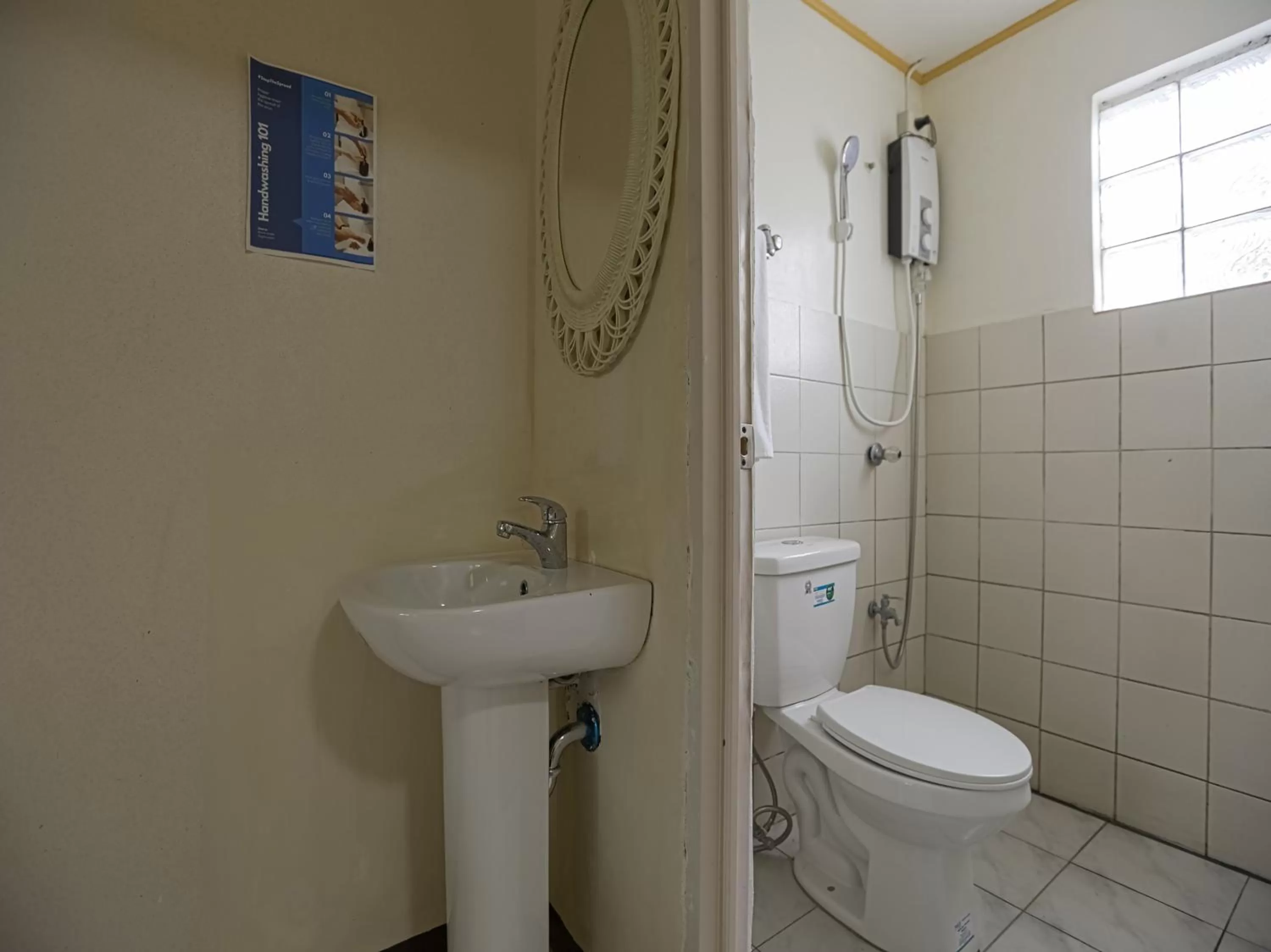 Bathroom in OYO 784 Laura's Garden Resort