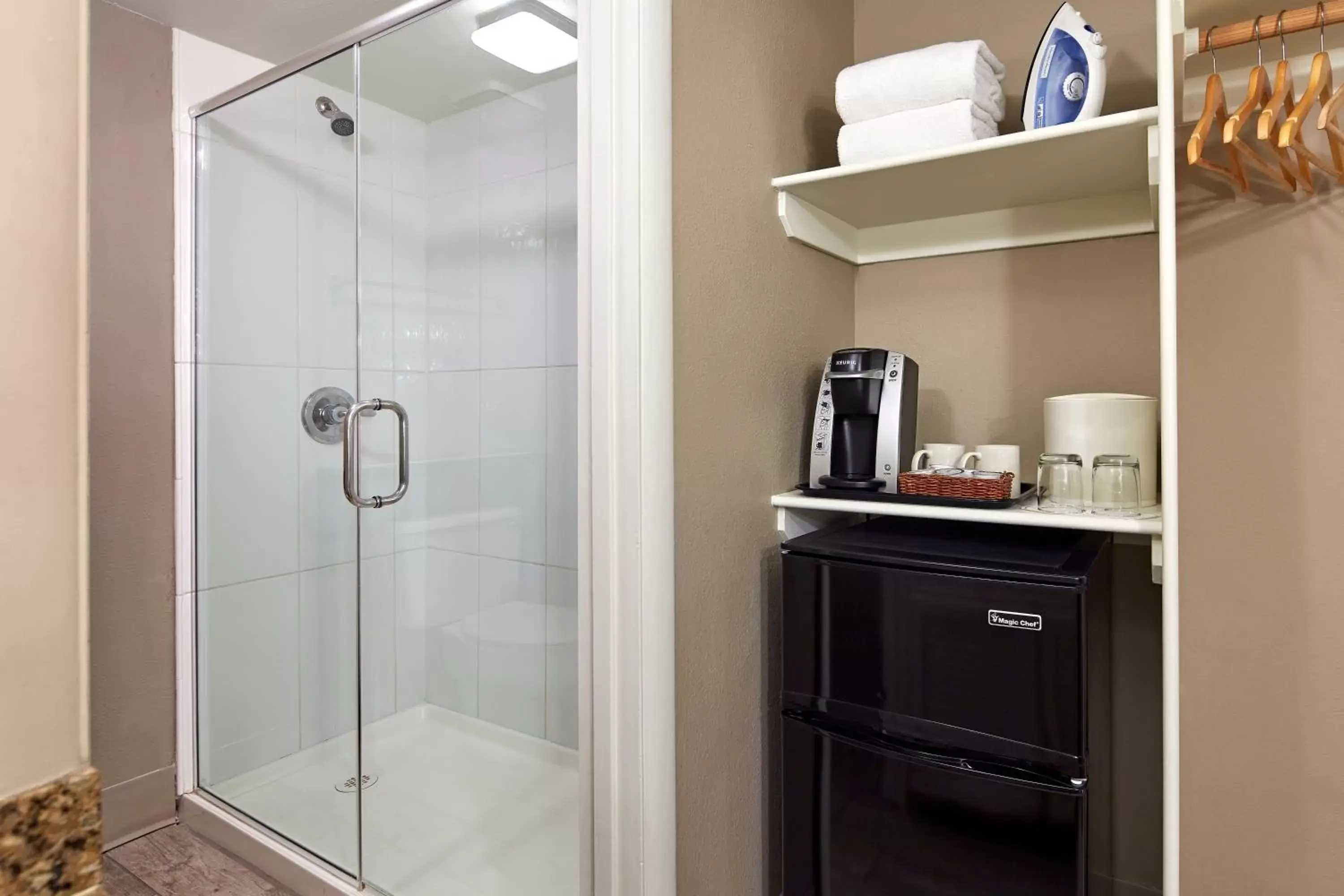 Red Rock Premium King Room in Orchards Inn Red Rock Premium King Room in Orchards Inn