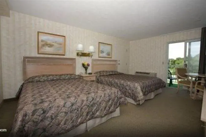Bed in Winnapaug Inn
