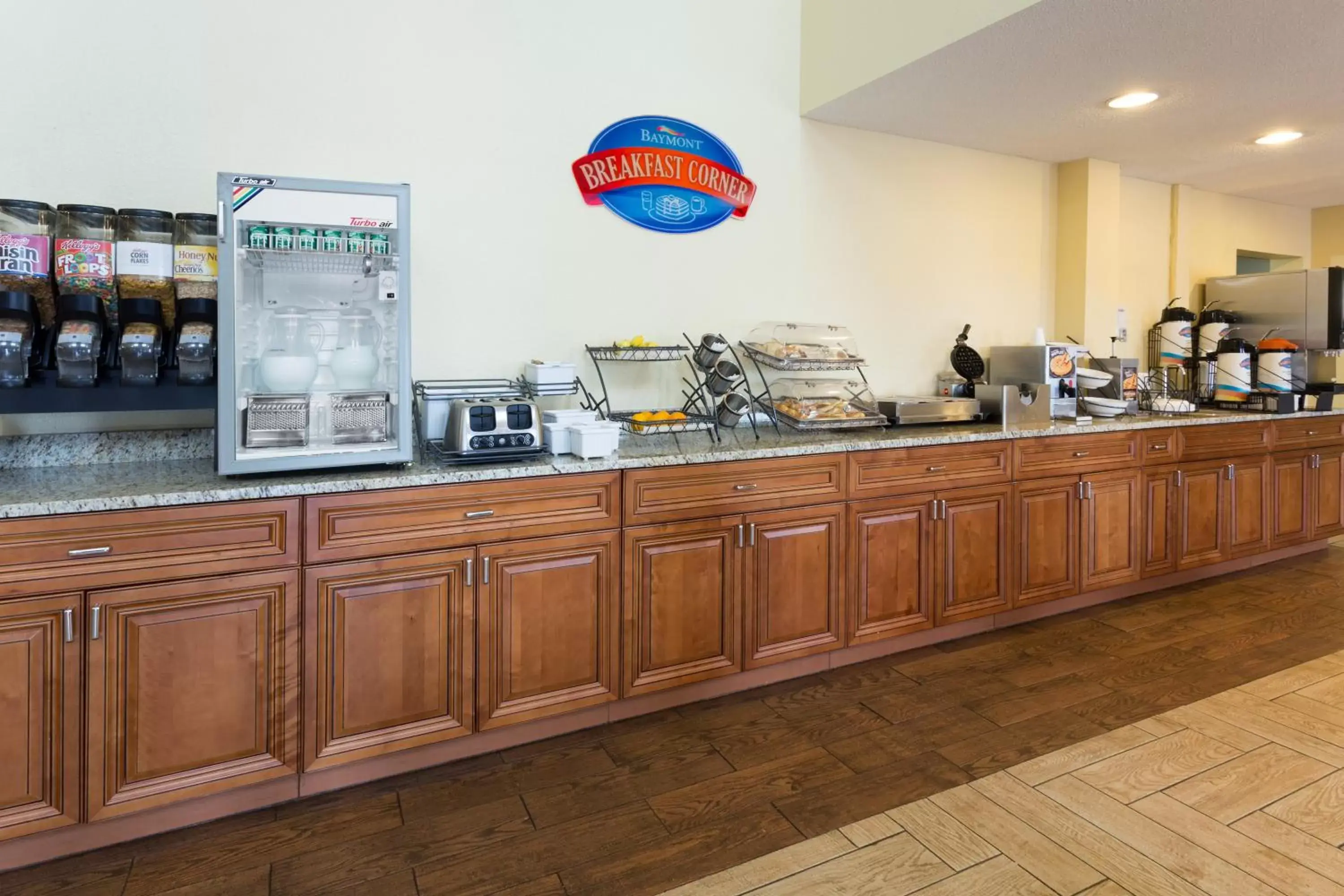 Continental breakfast, Restaurant/Places to Eat in Baymont by Wyndham Beloit