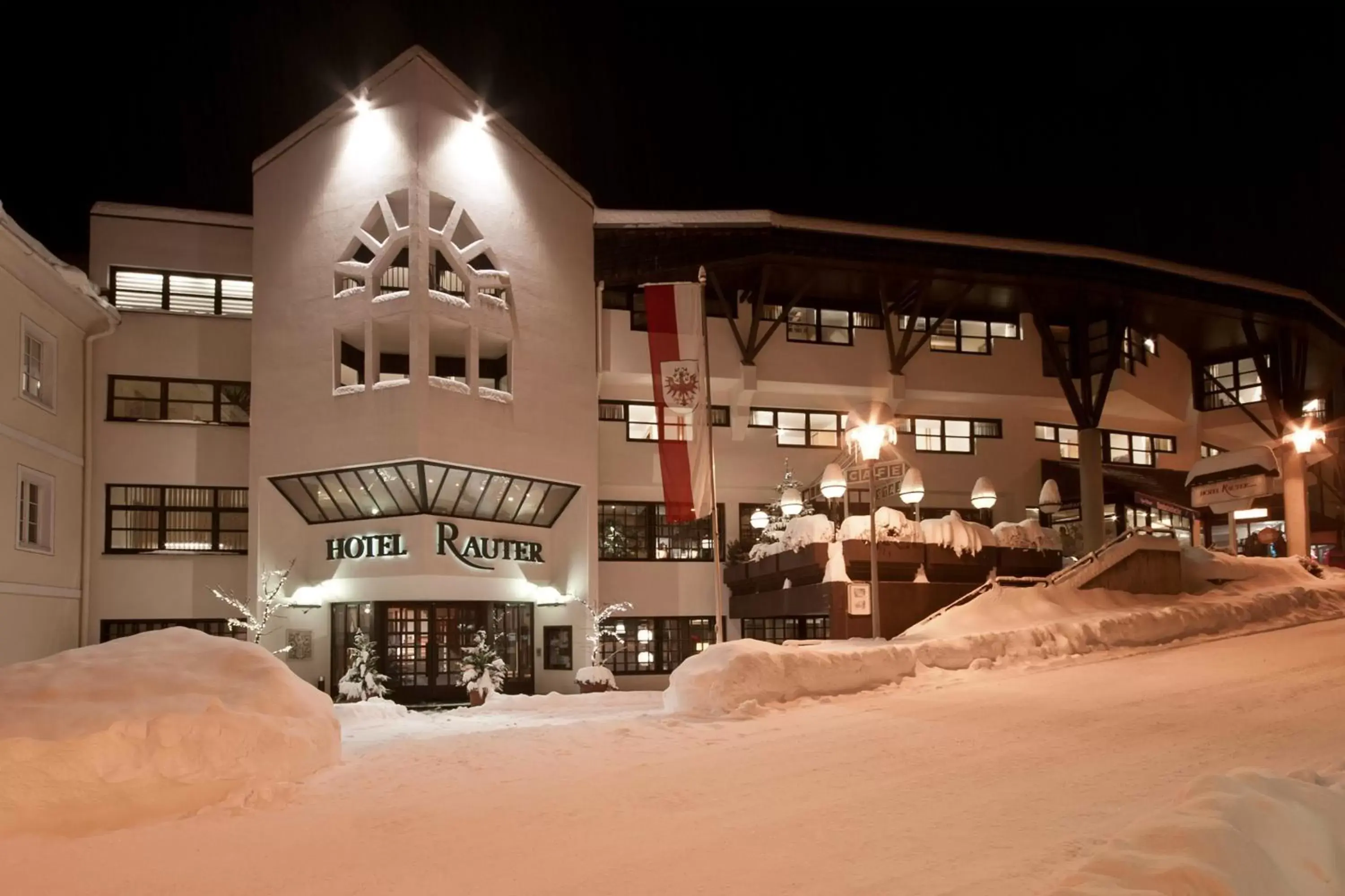 Facade/entrance, Winter in Hotel Rauter