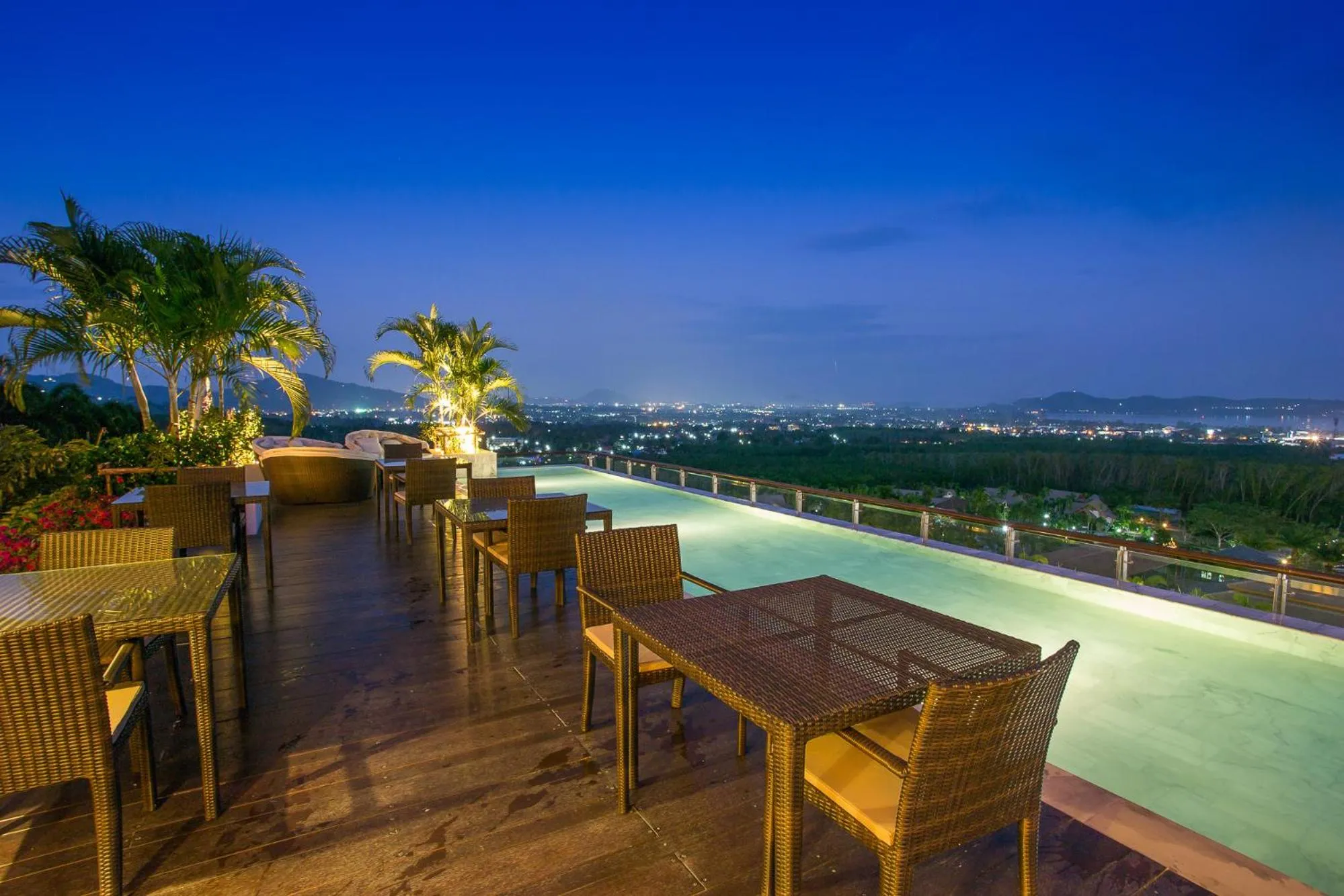 Swimming pool in Chalong Chalet Resort