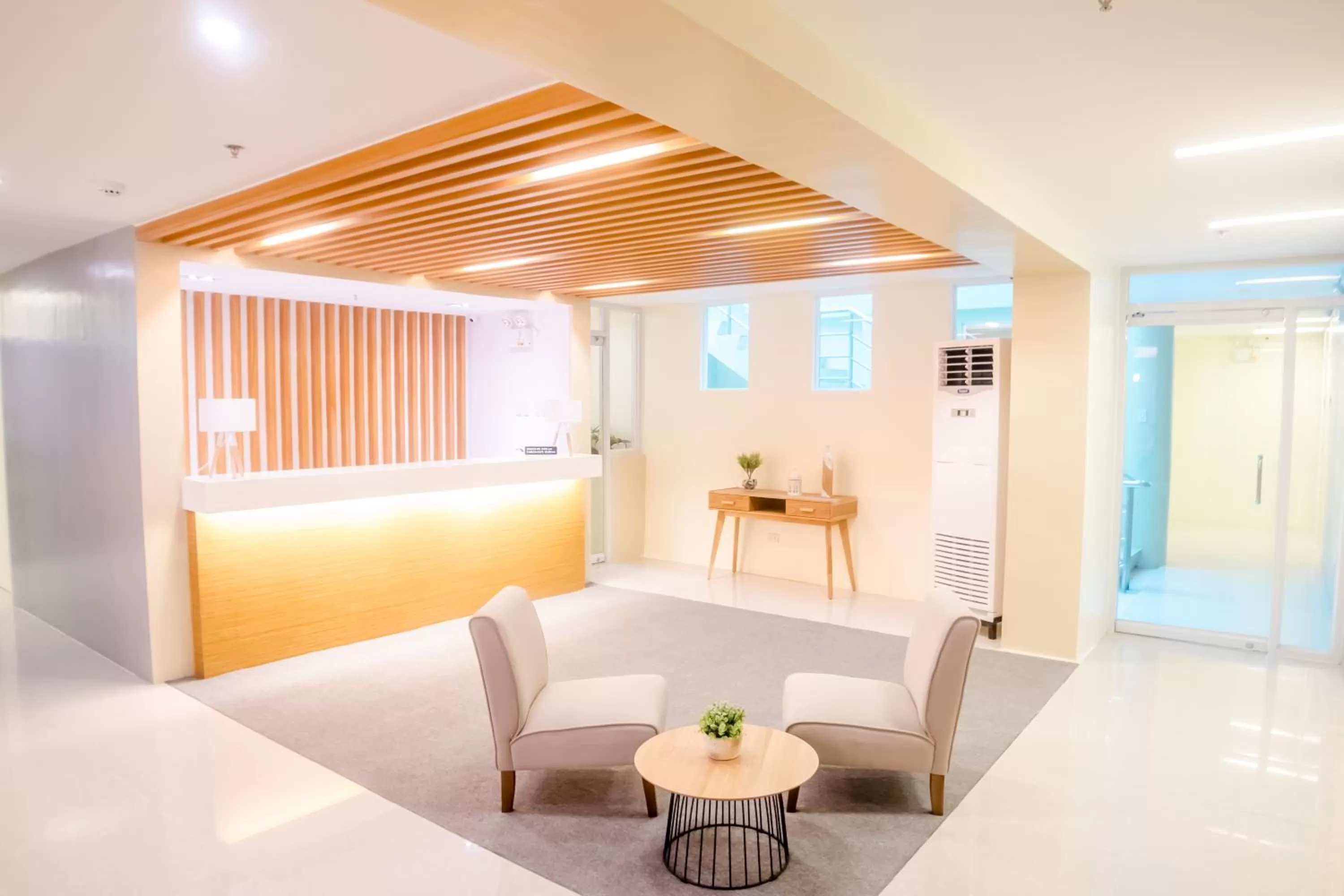 Living room, Bed in Bridge Hotel