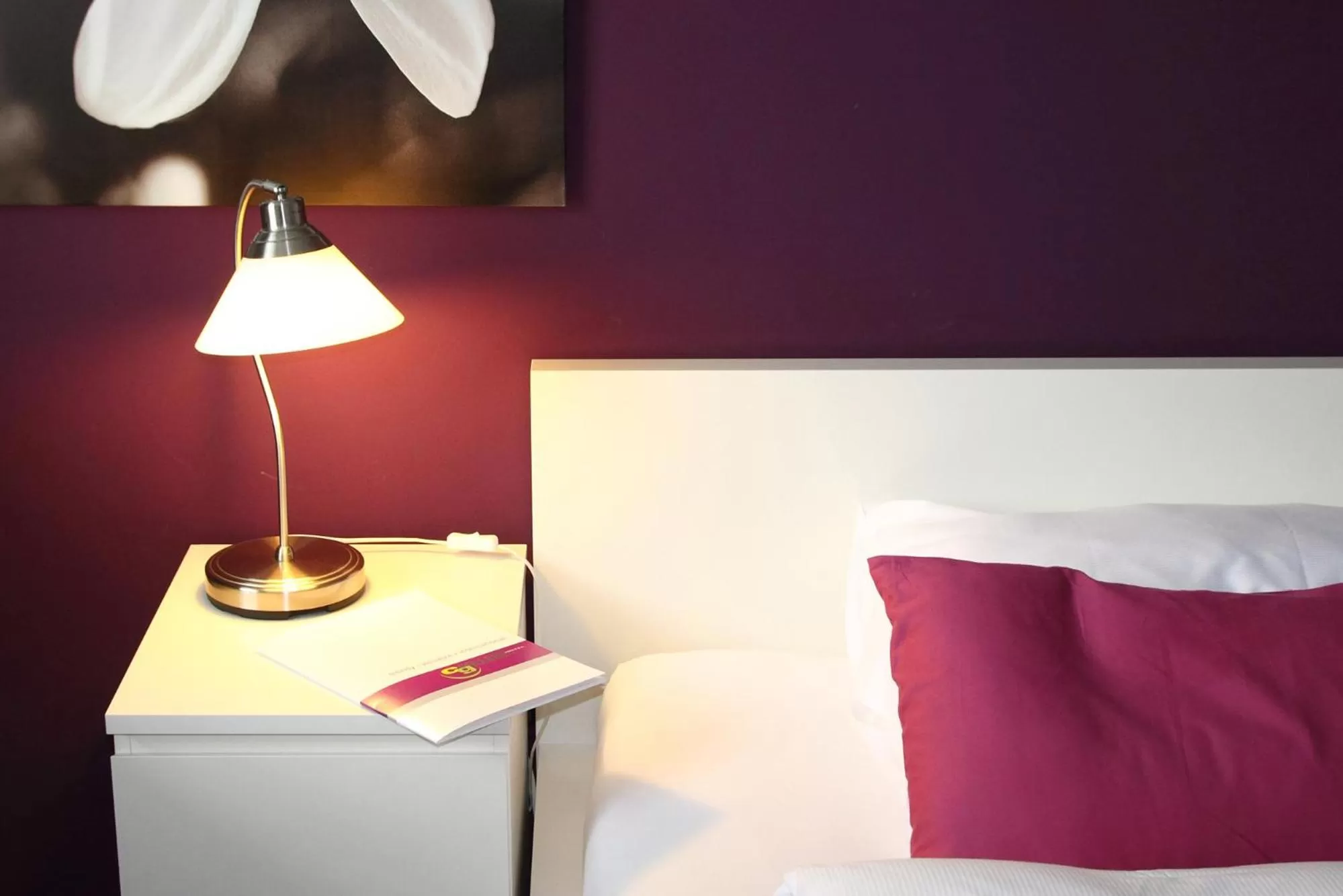 Bed in College Garden Hotel