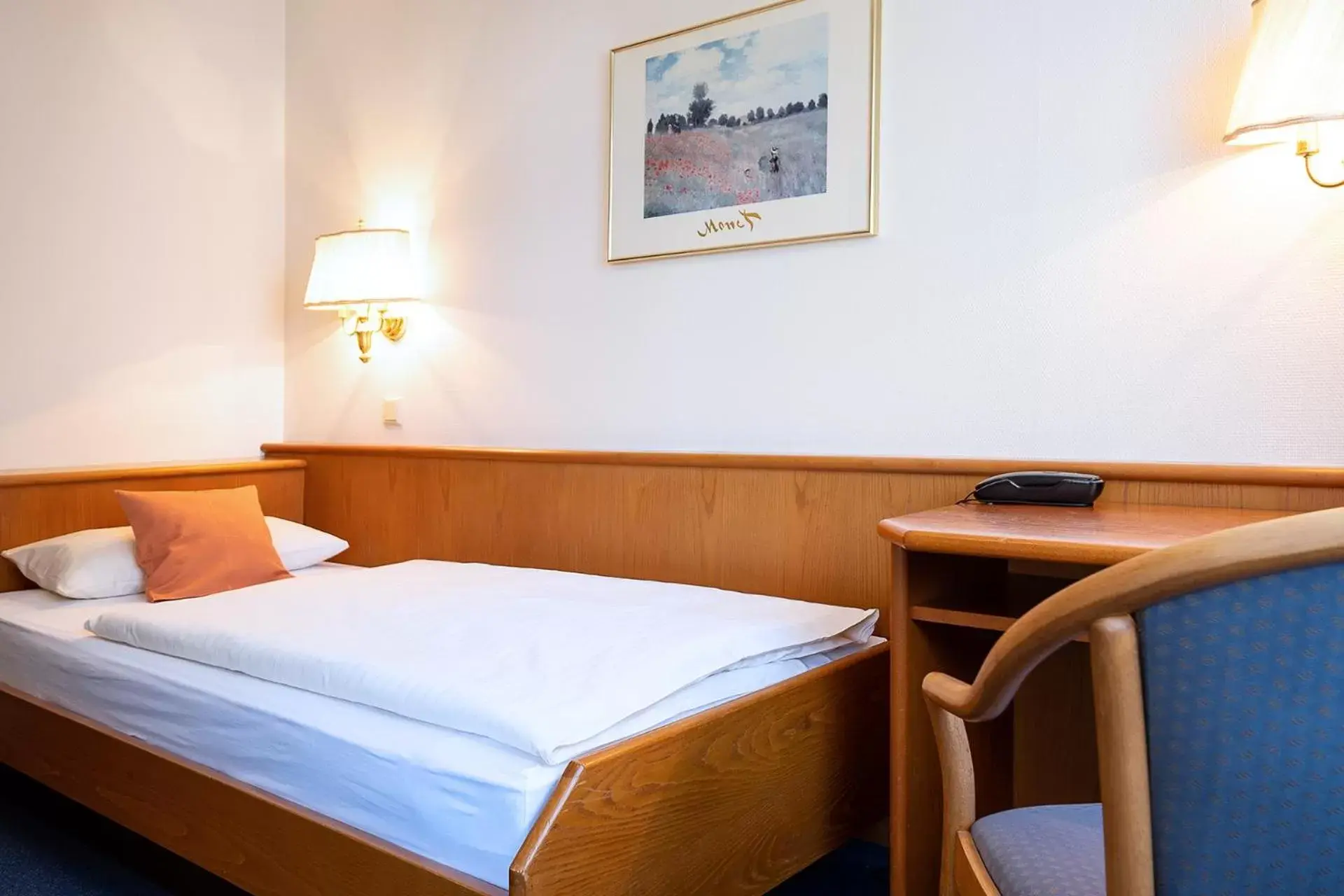 Photo of the whole room, Bed in Hotel Am Steinberg Photo of the whole room, Bed in Hotel Am Steinberg