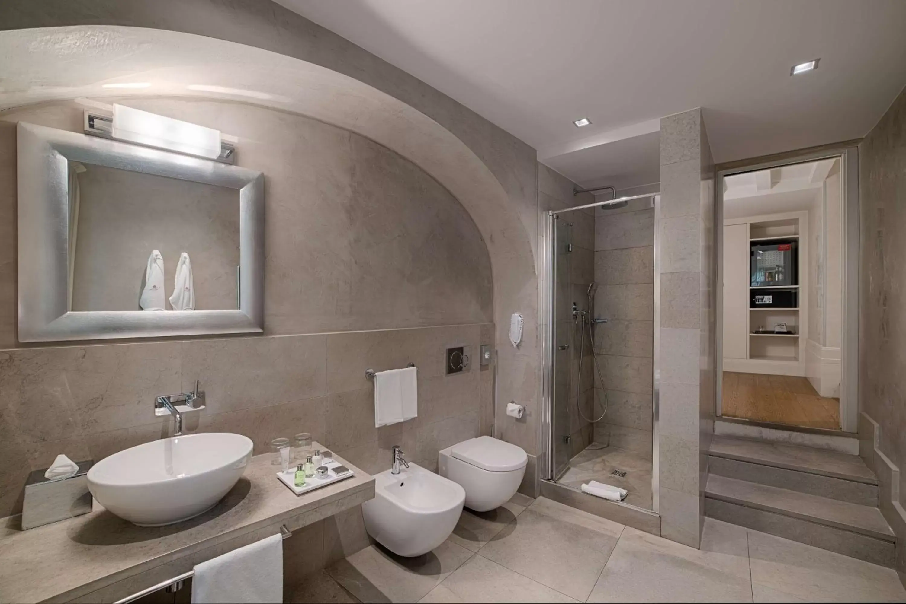 Shower, Bathroom in NH Collection Firenze Porta Rossa