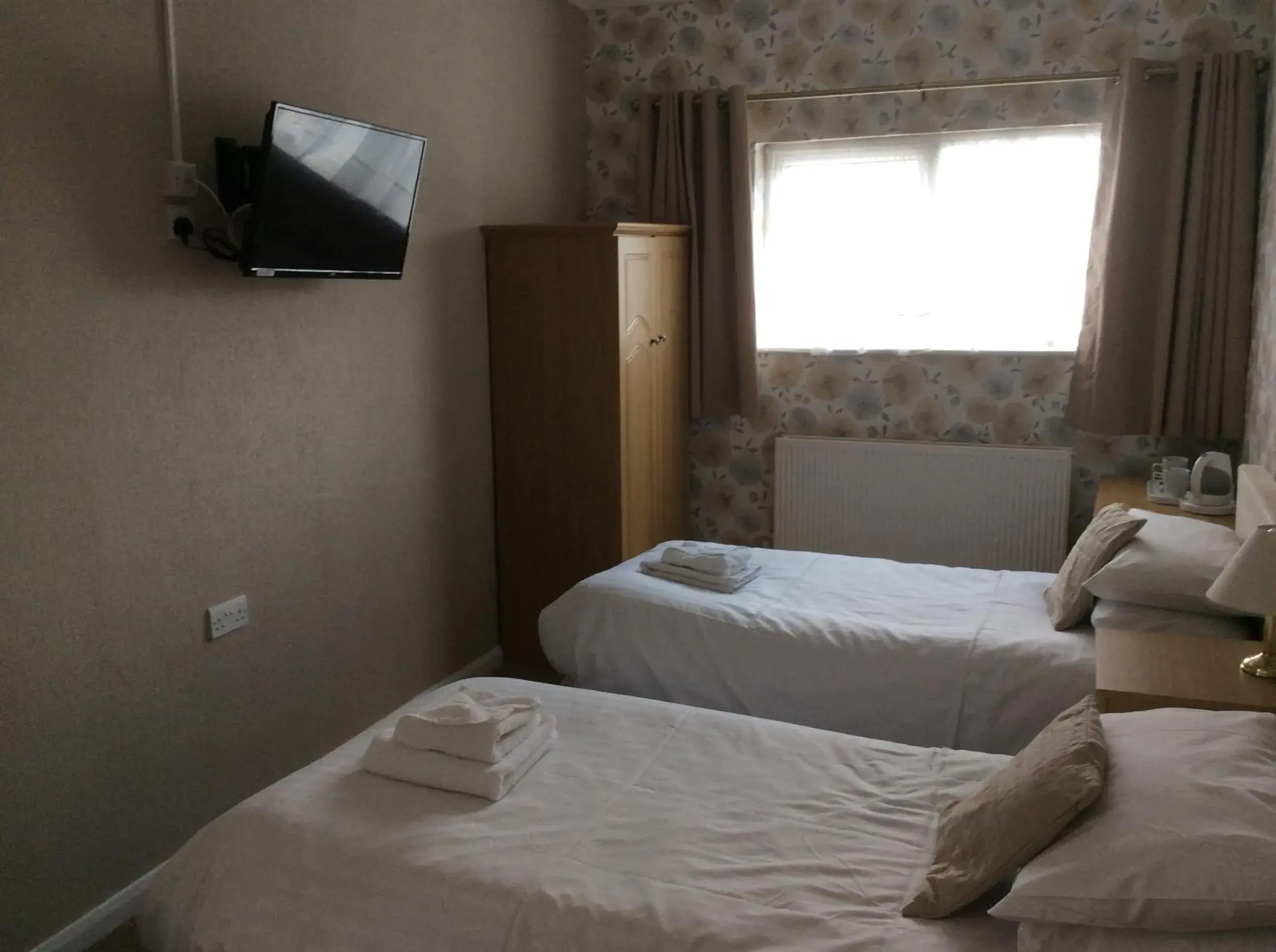 Bedroom, Bed in The Avenue Hotel