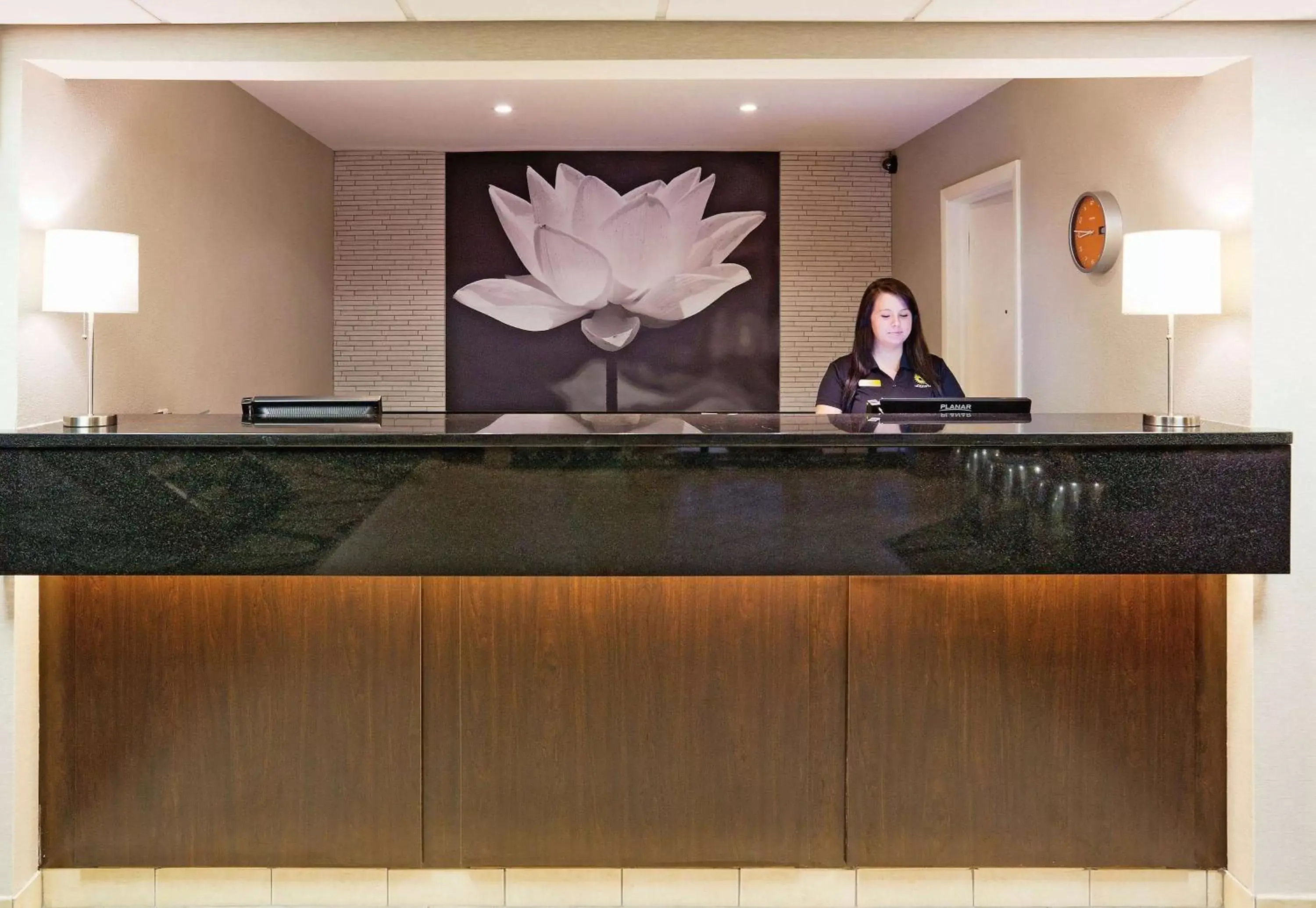 Lobby or reception, Lobby/Reception in La Quinta Inn by Wyndham Oshkosh