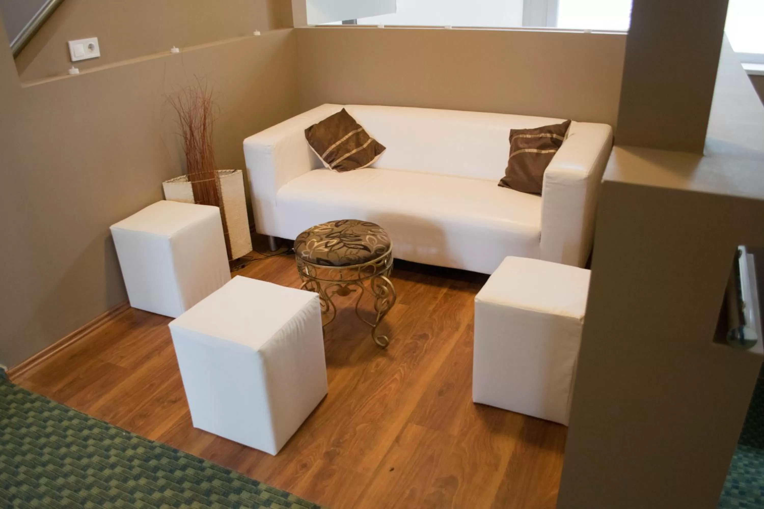 Communal lounge/ TV room in Petra Hotel