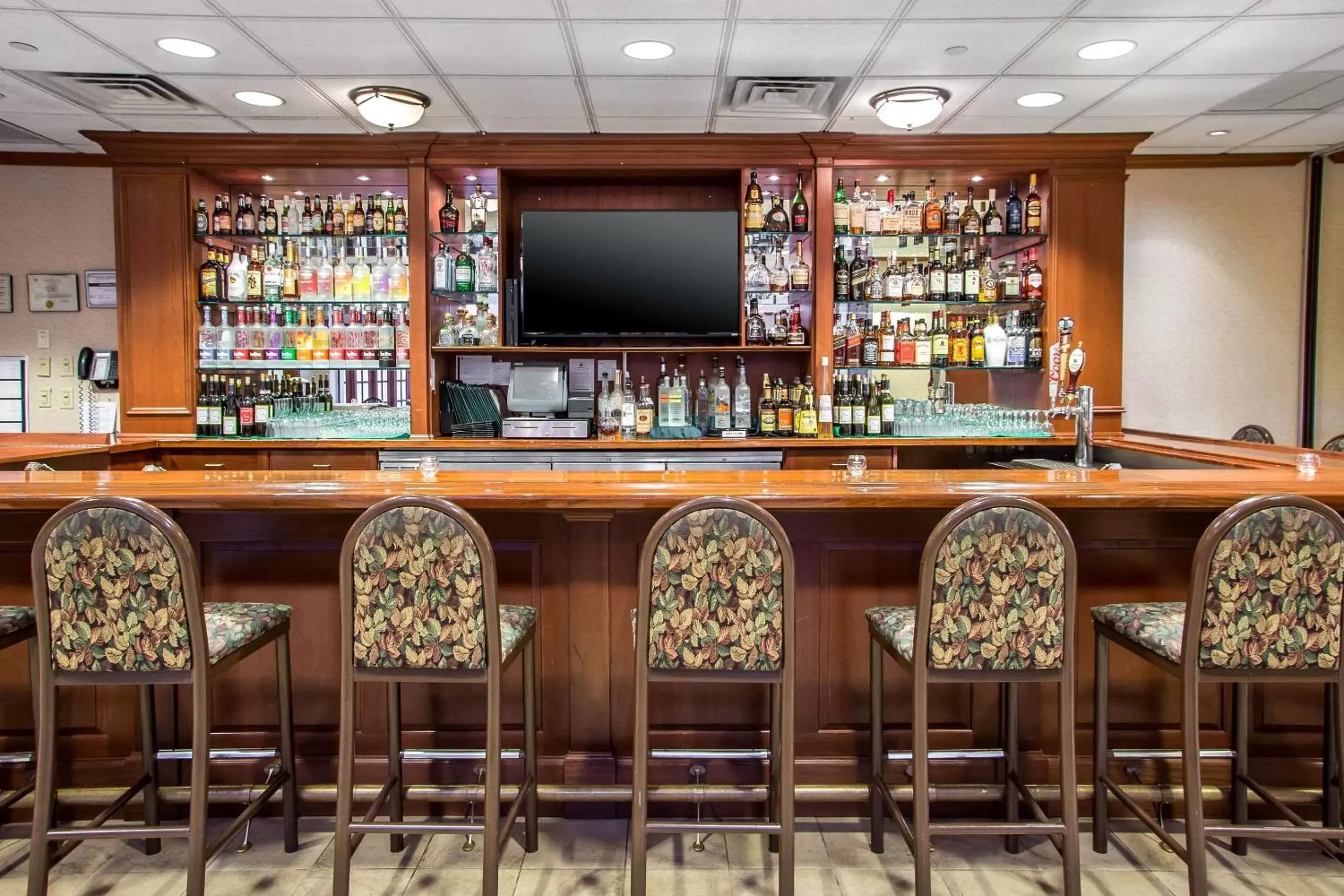 Lounge or bar, Lounge/Bar in Clarion Hotel & Conference Center Toms River