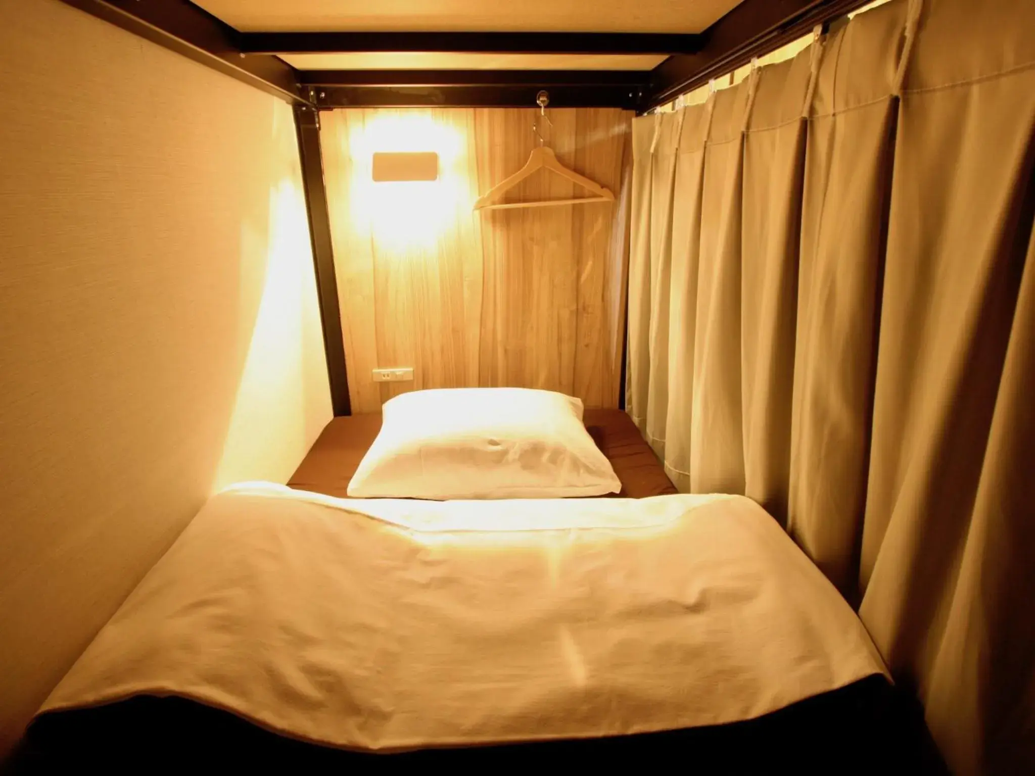 Bed in Osaka Guesthouse Nest Bed in Osaka Guesthouse Nest