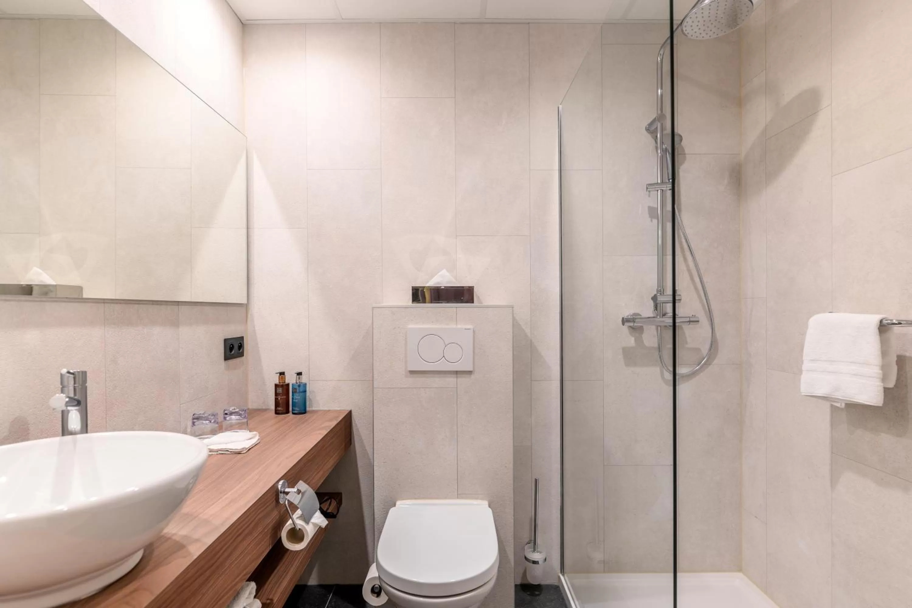 Bathroom in Leopold Hotel Oudenaarde