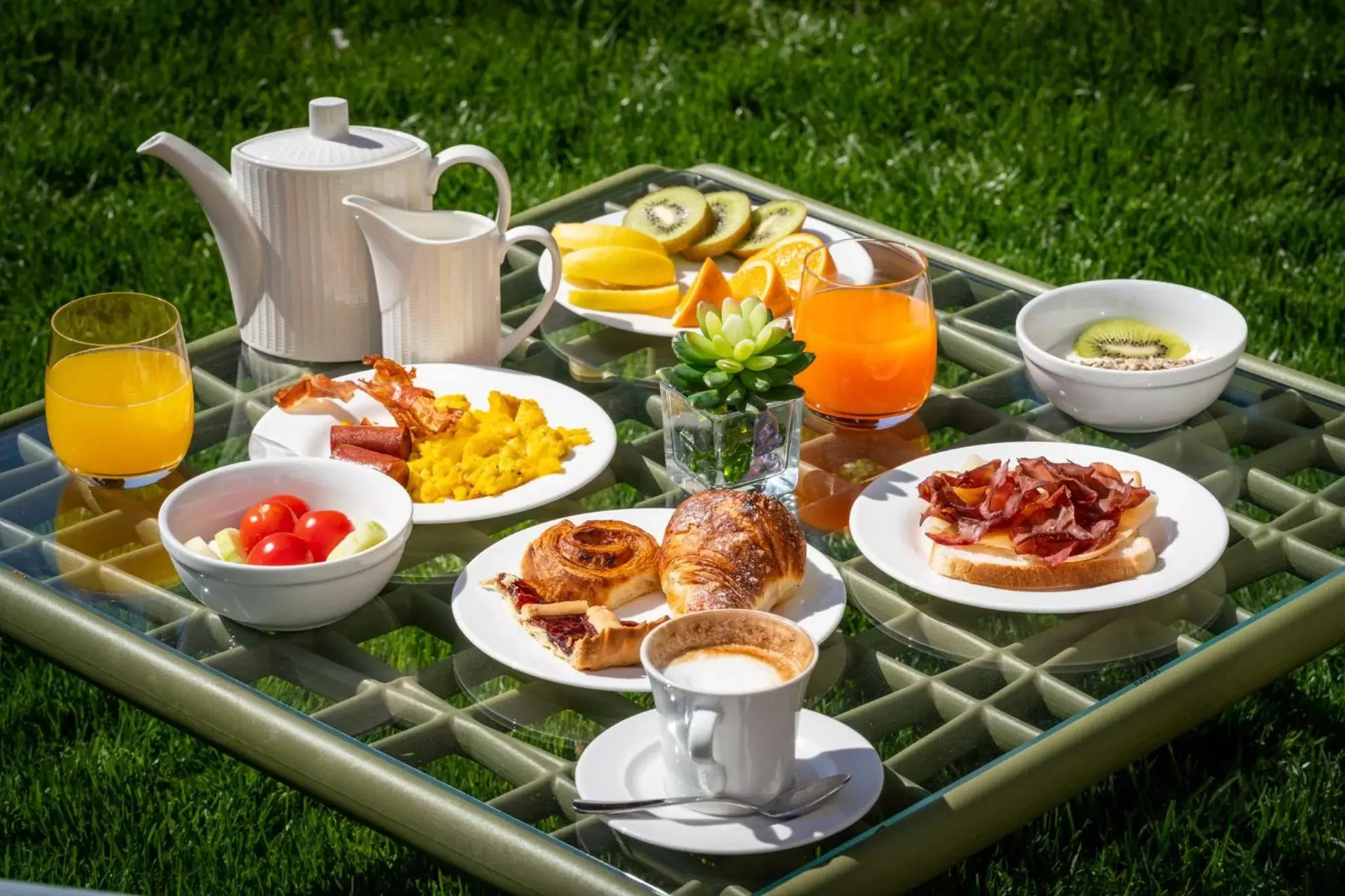 Buffet breakfast in Villa Neroli