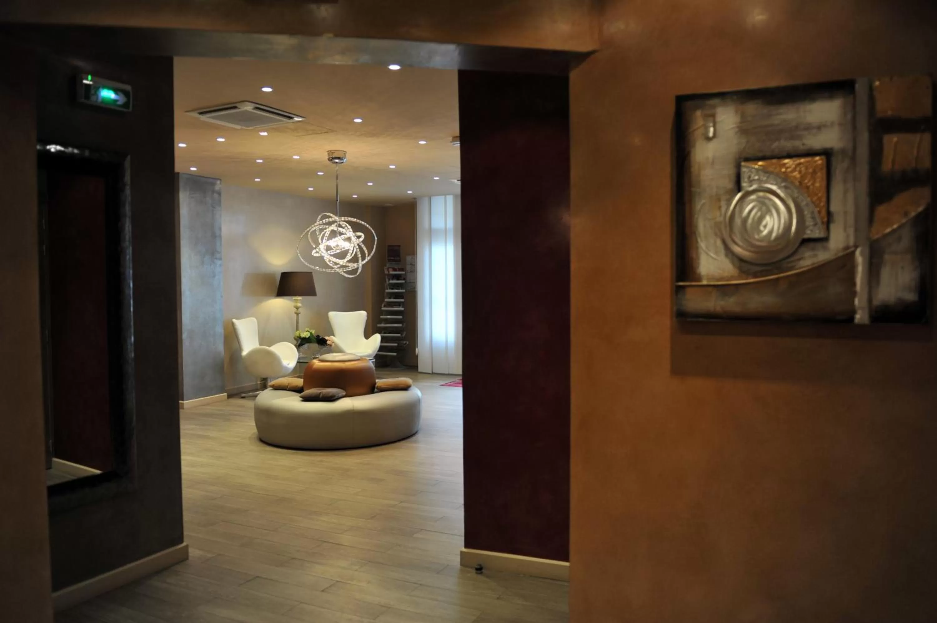 Lobby or reception in Mercure Paris Bastille Marais