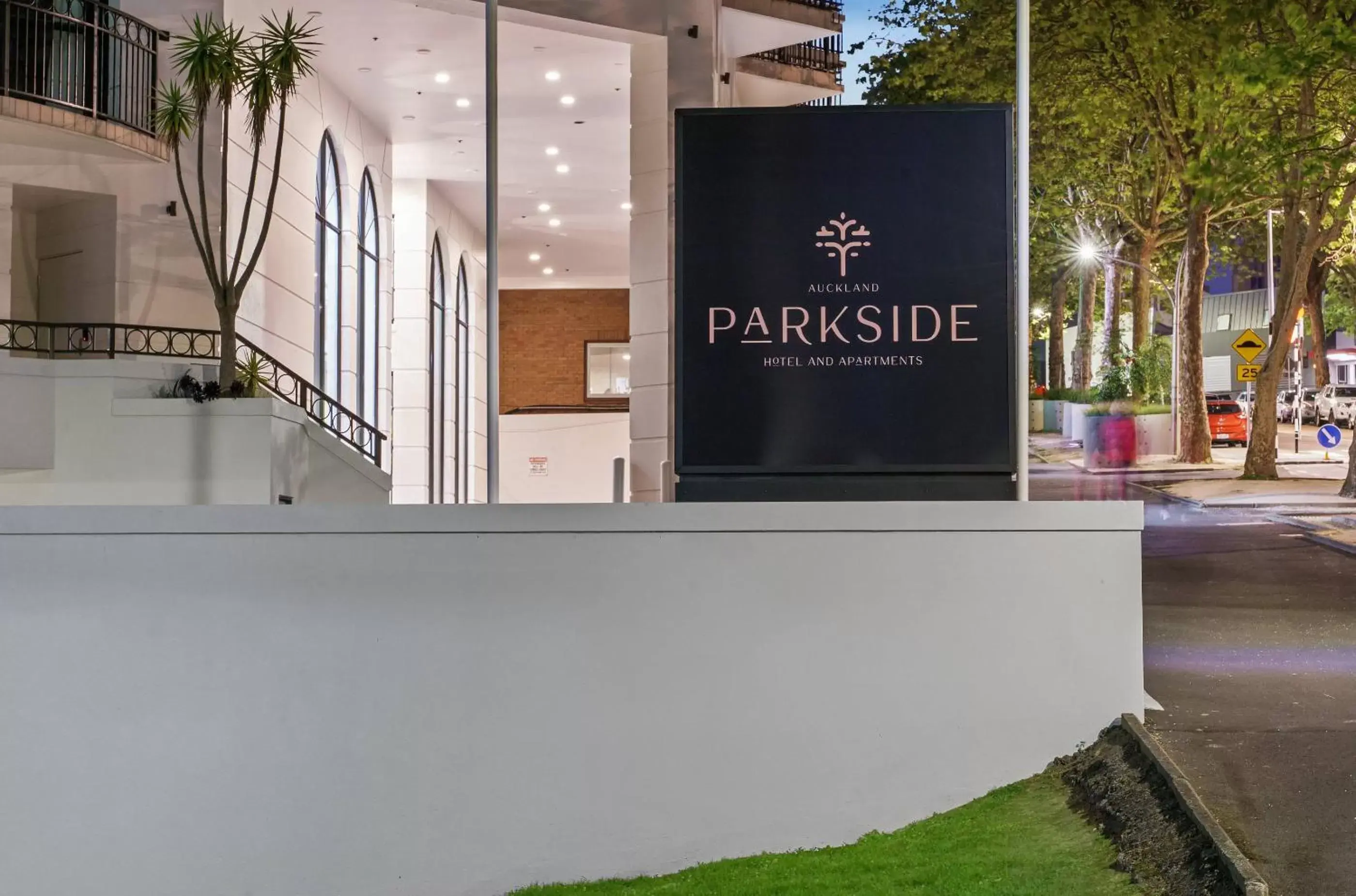 Facade/entrance, Lobby/Reception in Parkside Hotel & Apartments