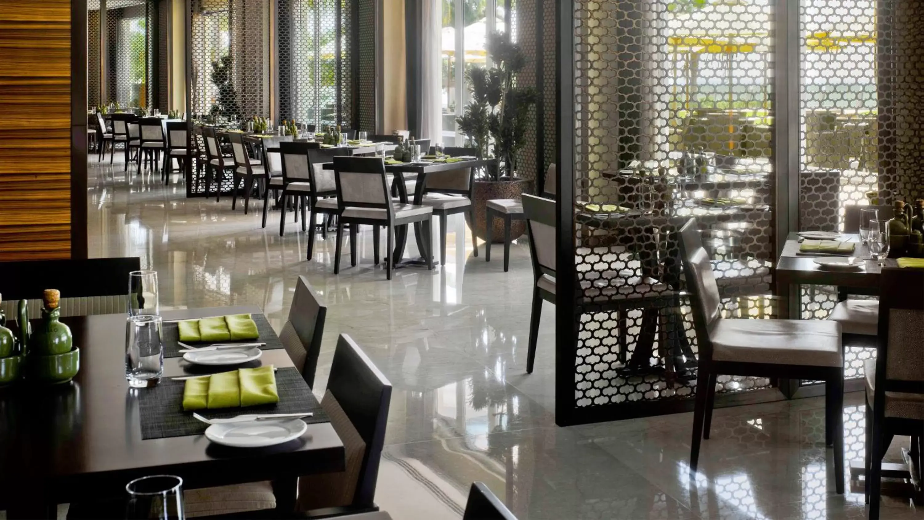 Breakfast, Restaurant/Places to Eat in Crowne Plaza Dubai Festival City