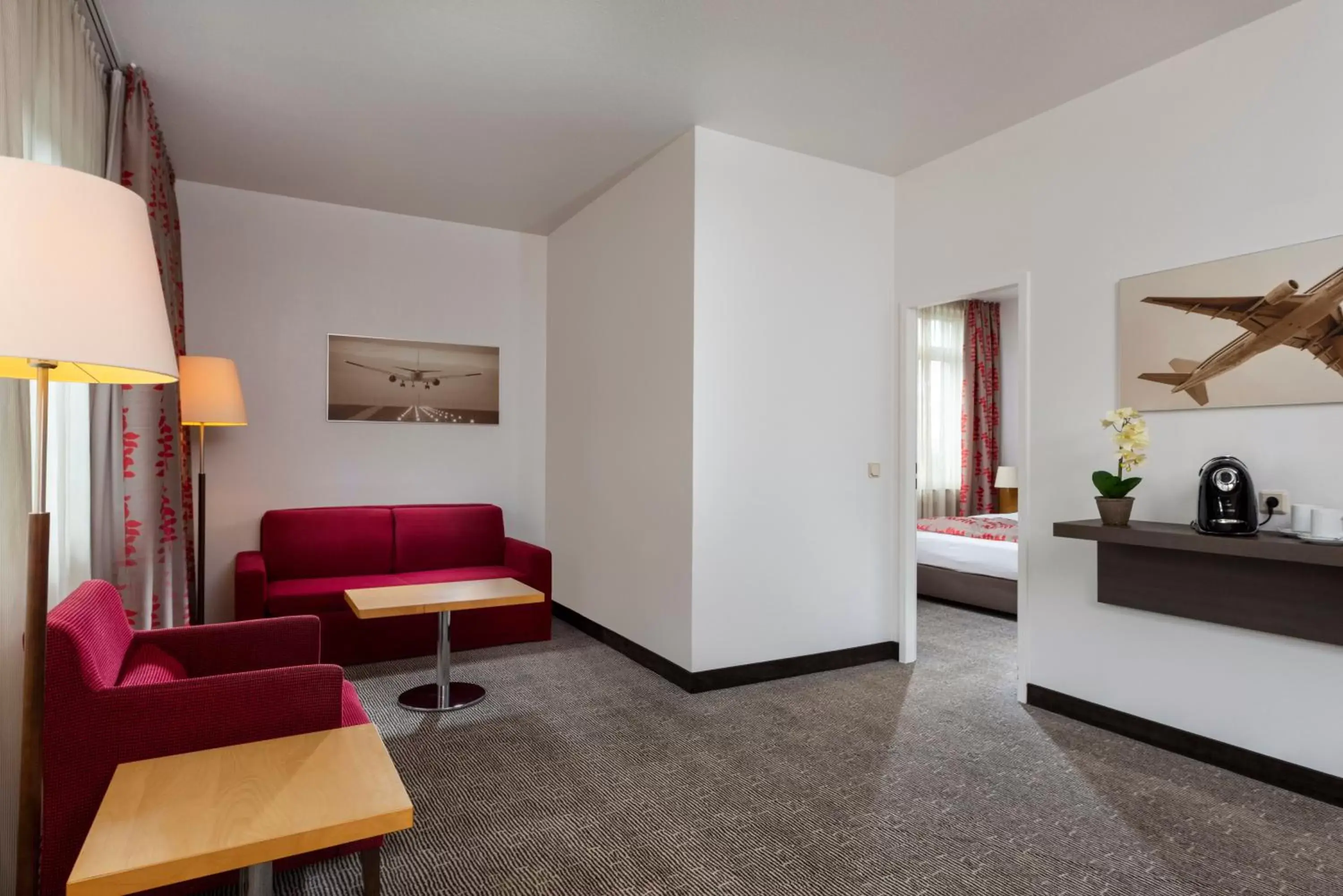 Photo of the whole room, Seating Area in Holiday Inn Frankfurt Airport - Neu-Isenburg, an IHG Hotel