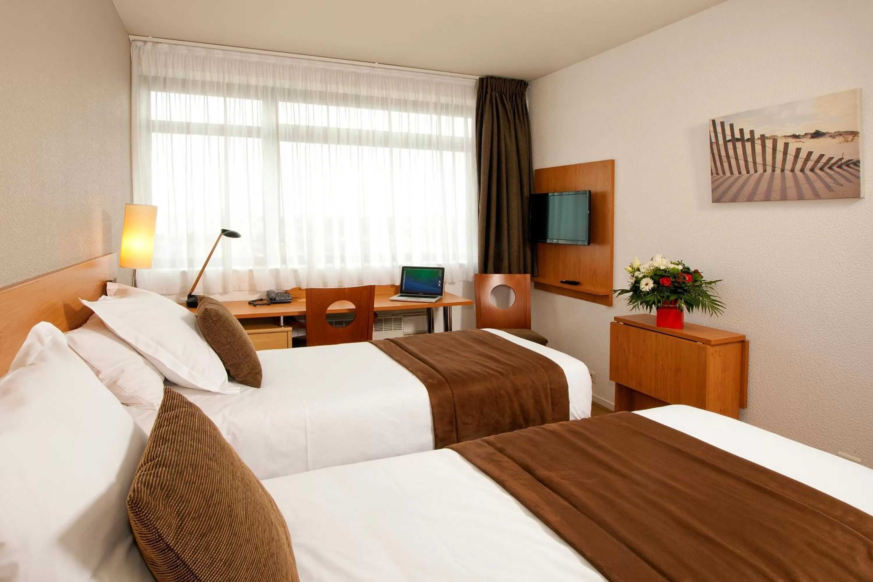 TV and multimedia, Bed in Séjours & Affaires Rennes de Bretagne