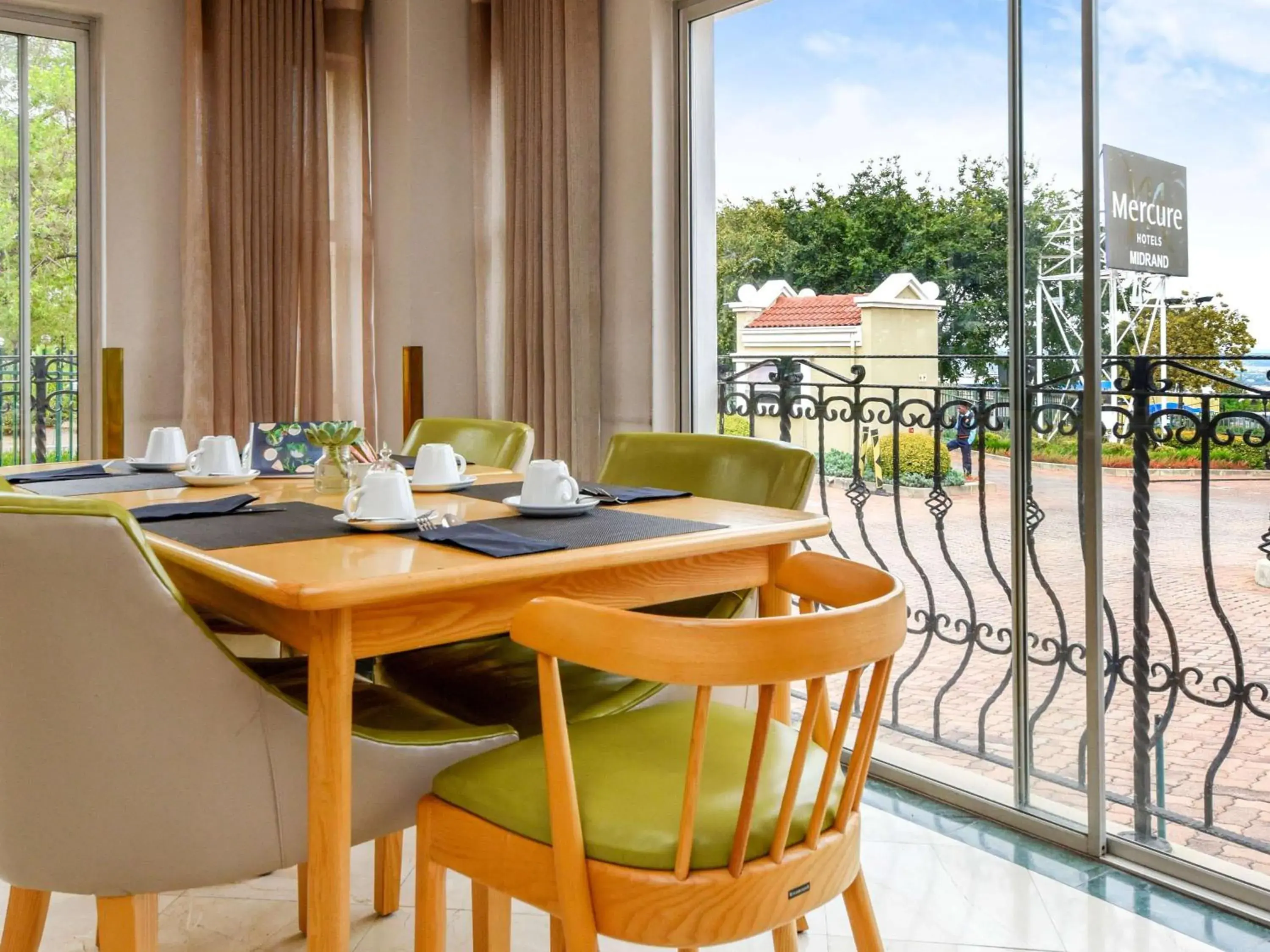 Restaurant/Places to Eat in Mercure Johannesburg Midrand