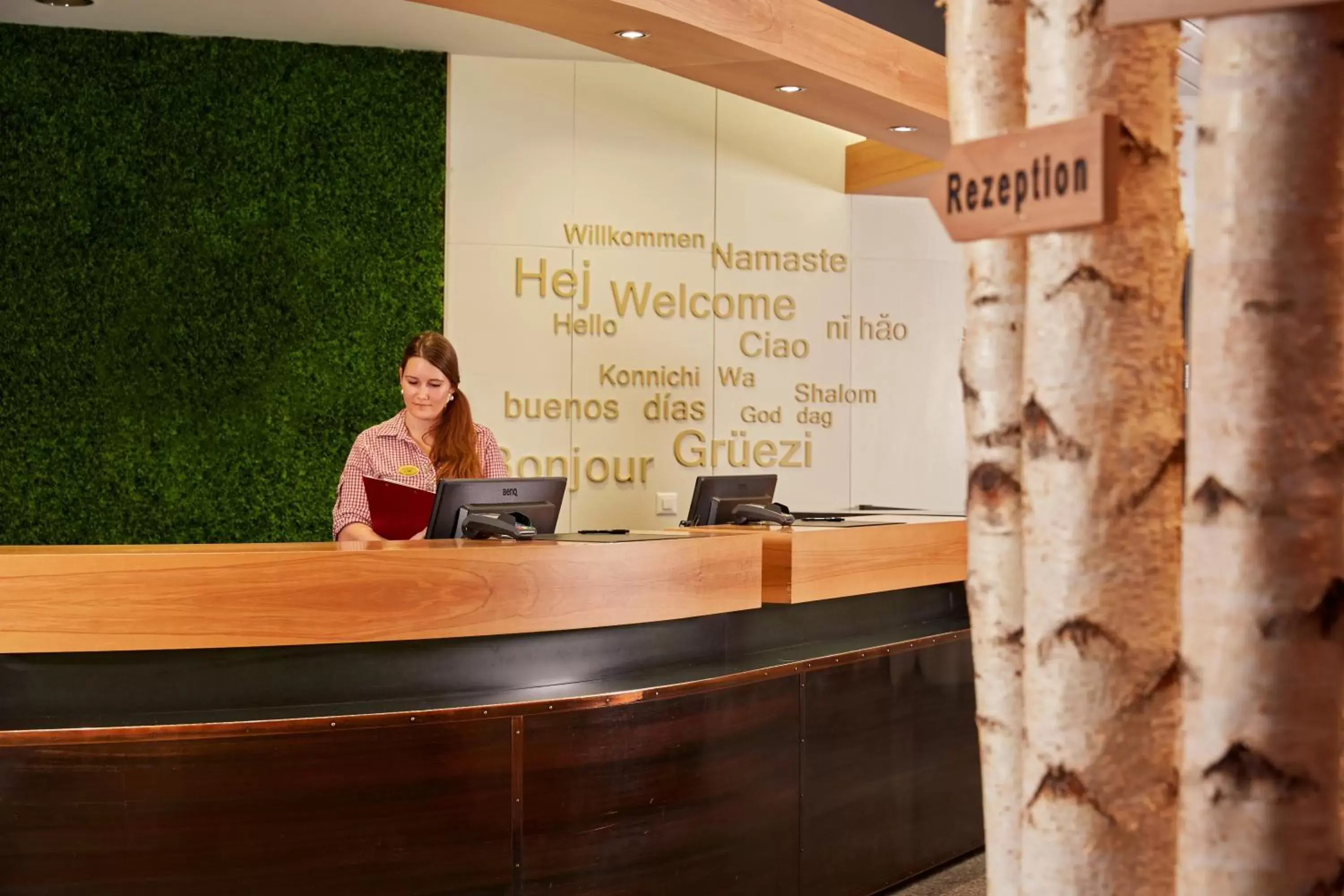 Lobby or reception in H+ Hotel & SPA Engelberg