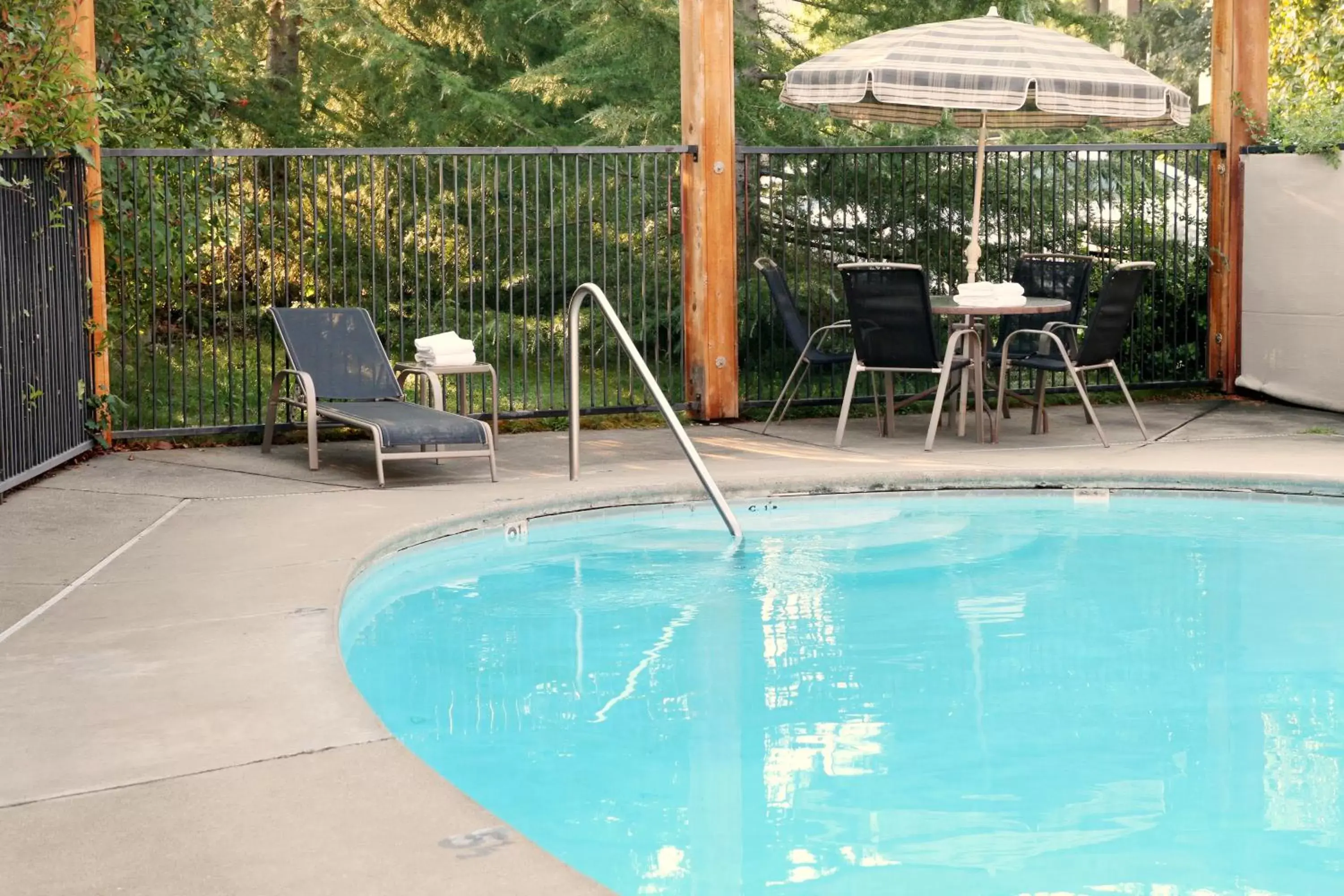 Swimming Pool in Riverside Inn