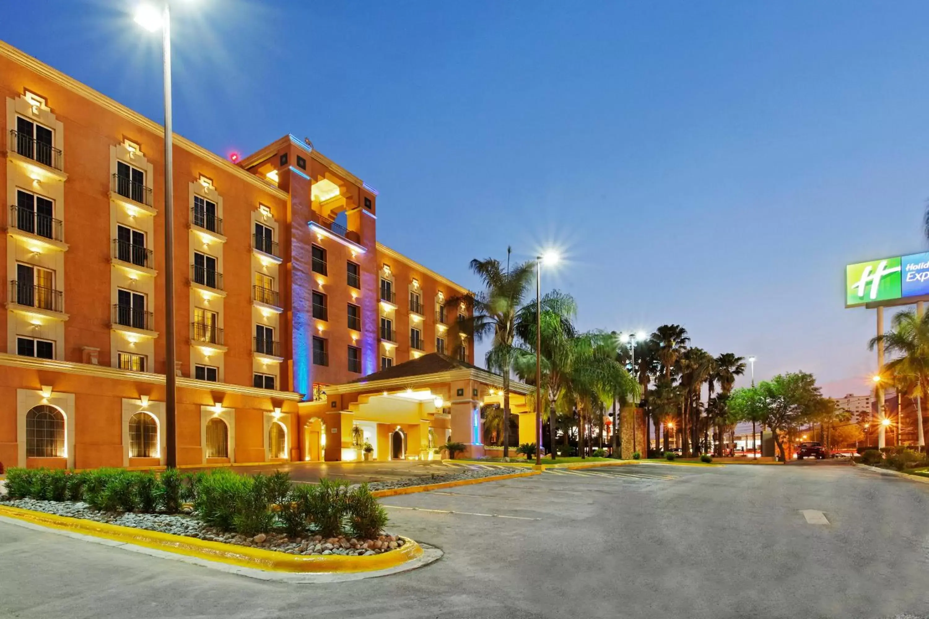 Property Building in Holiday Inn Express Monterrey Galerias-San Jeronimo, an IHG Hotel