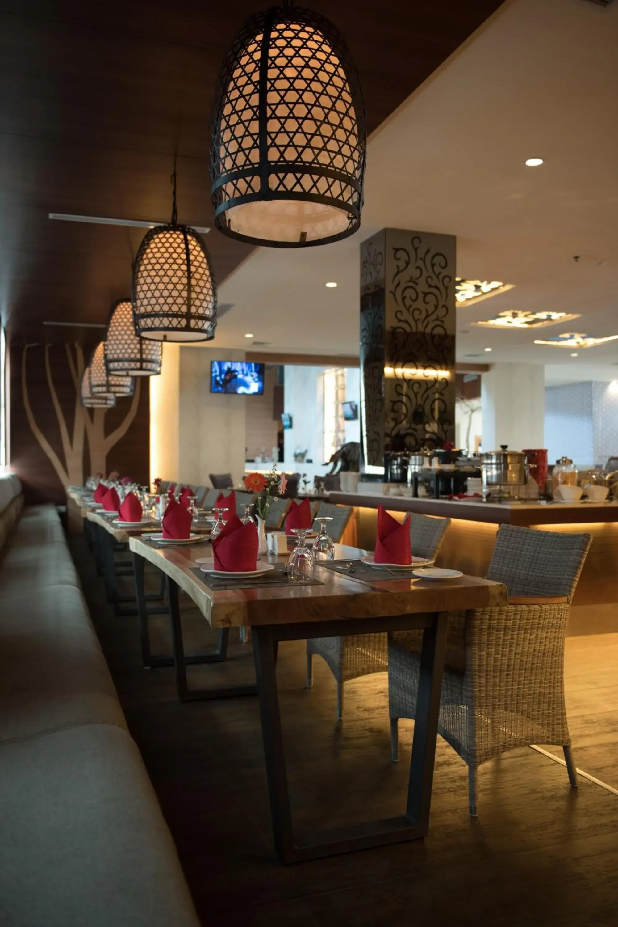 Restaurant/Places to Eat in Crown Vista Hotel