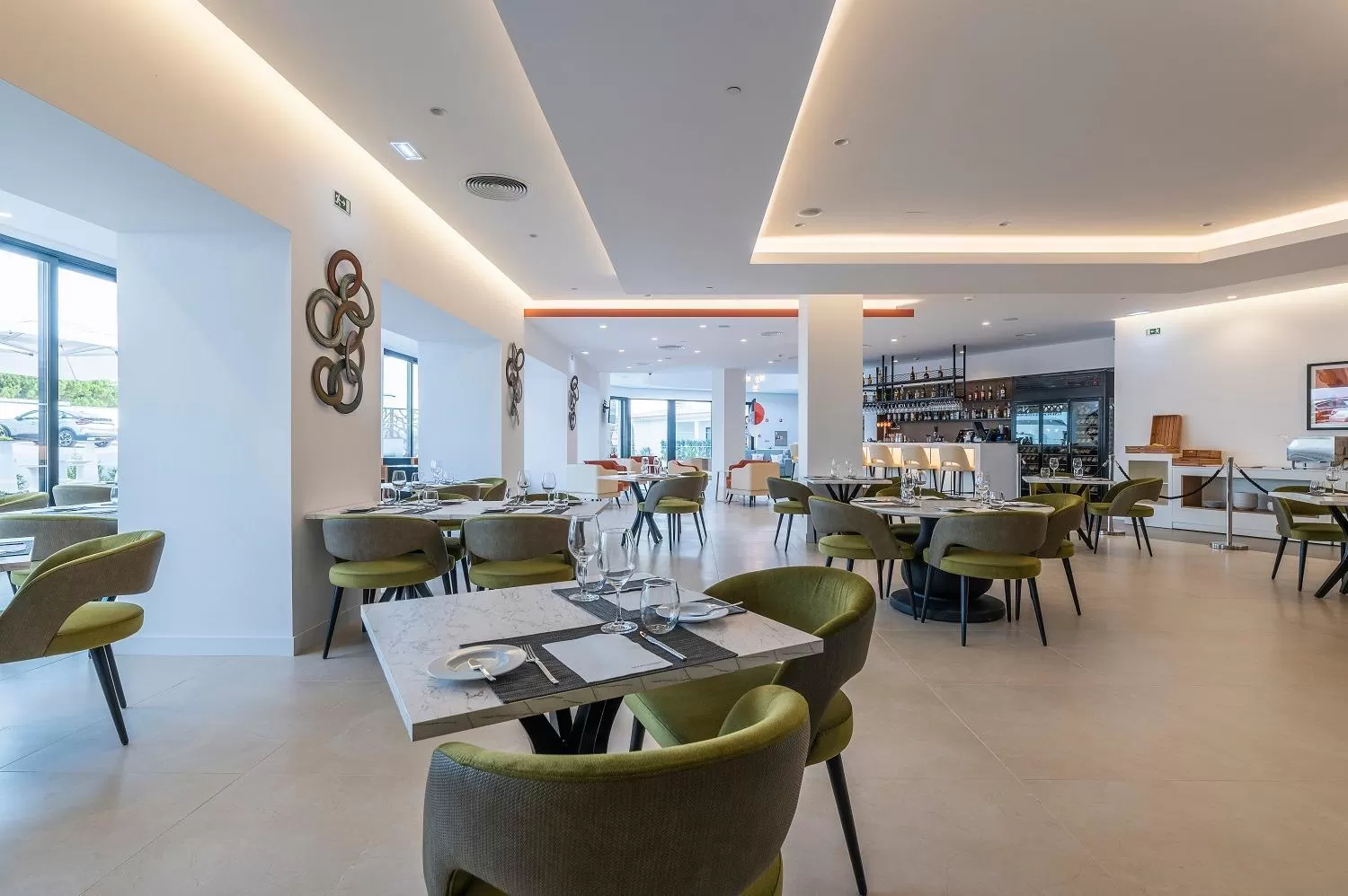 Restaurant/places to eat in Regency Salgados Hotel & Spa