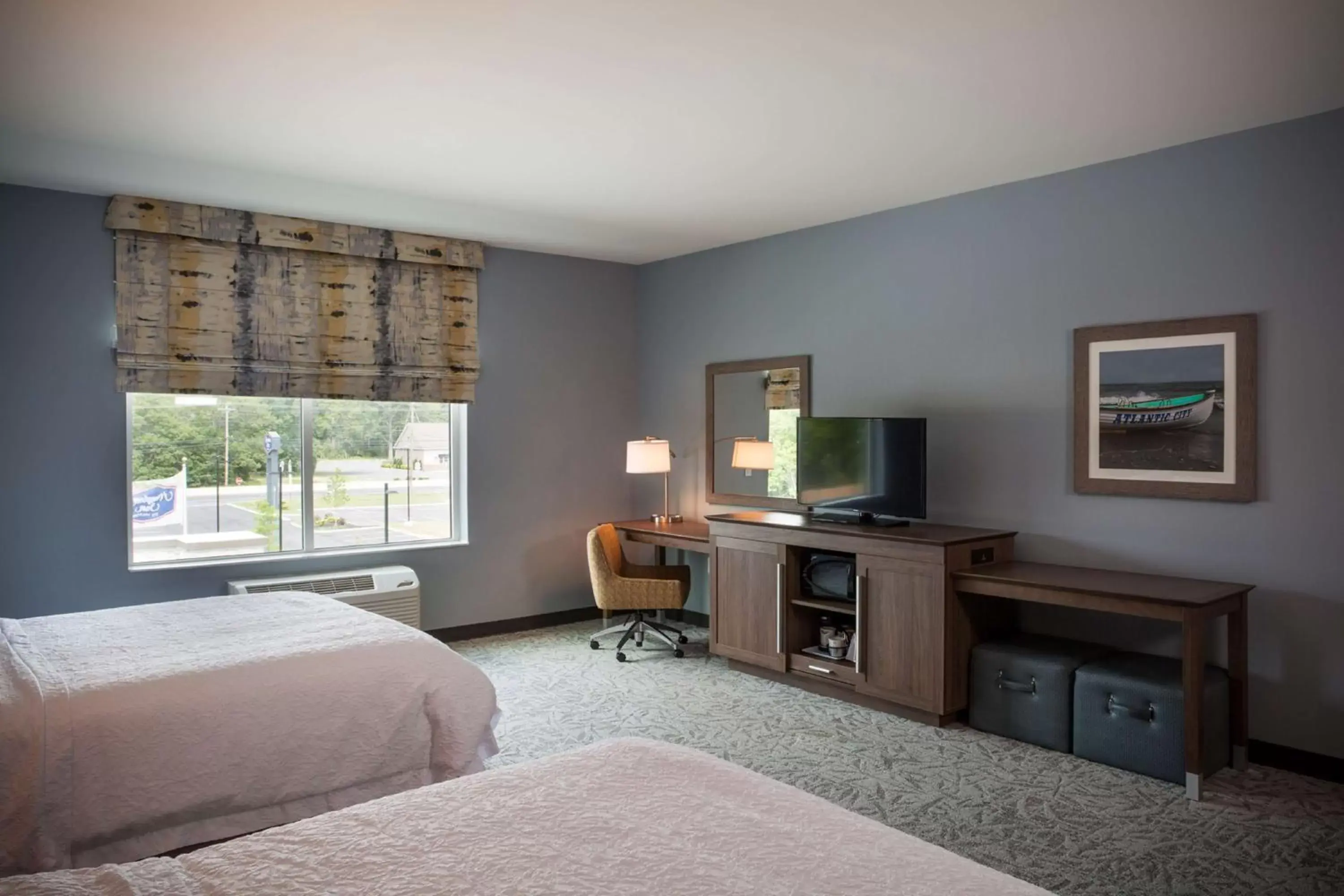 Bedroom, TV/Entertainment Center in Hampton Inn Atlantic City/Absecon, NJ