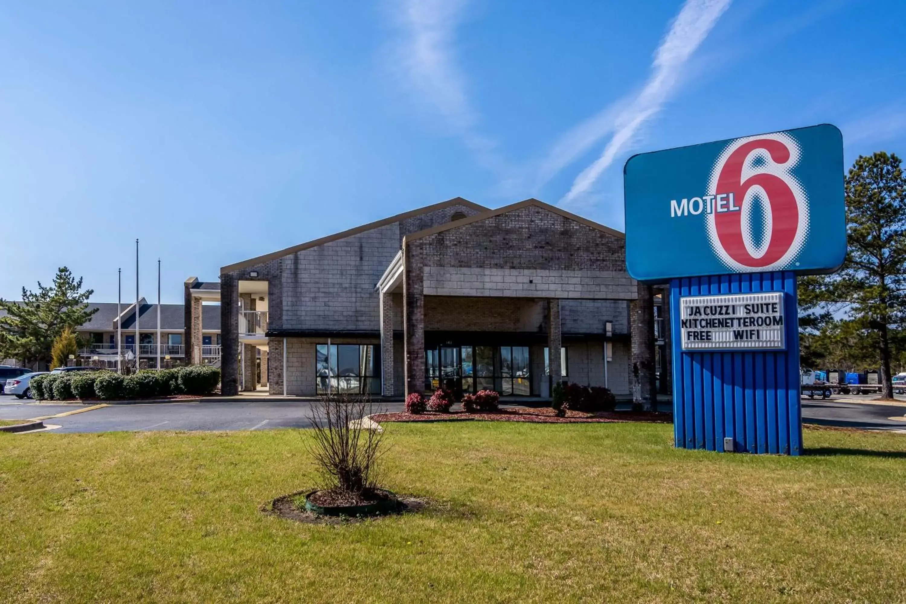 Property building in Motel 6-Kenly, NC