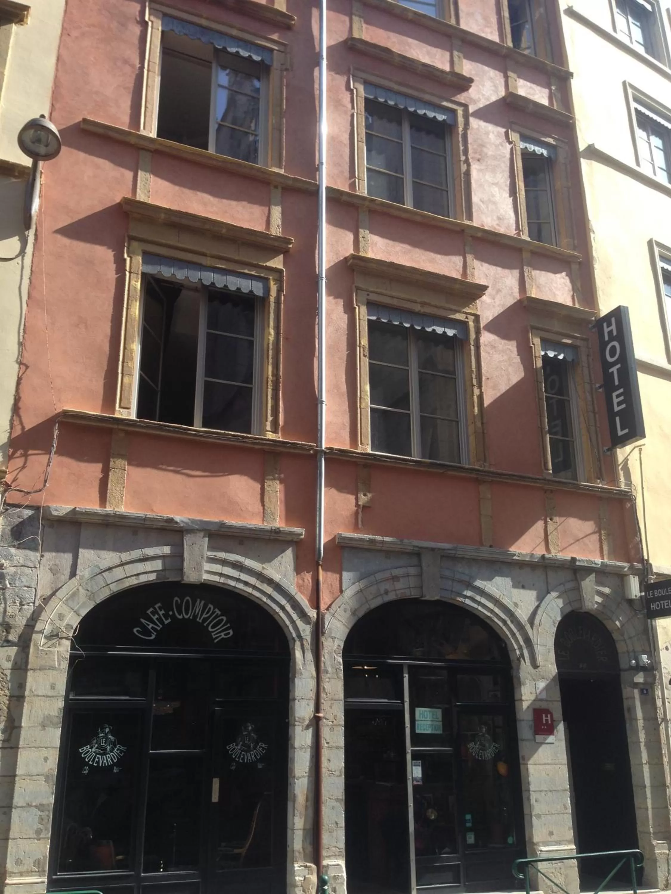 Property building in Hôtel Le Boulevardier
