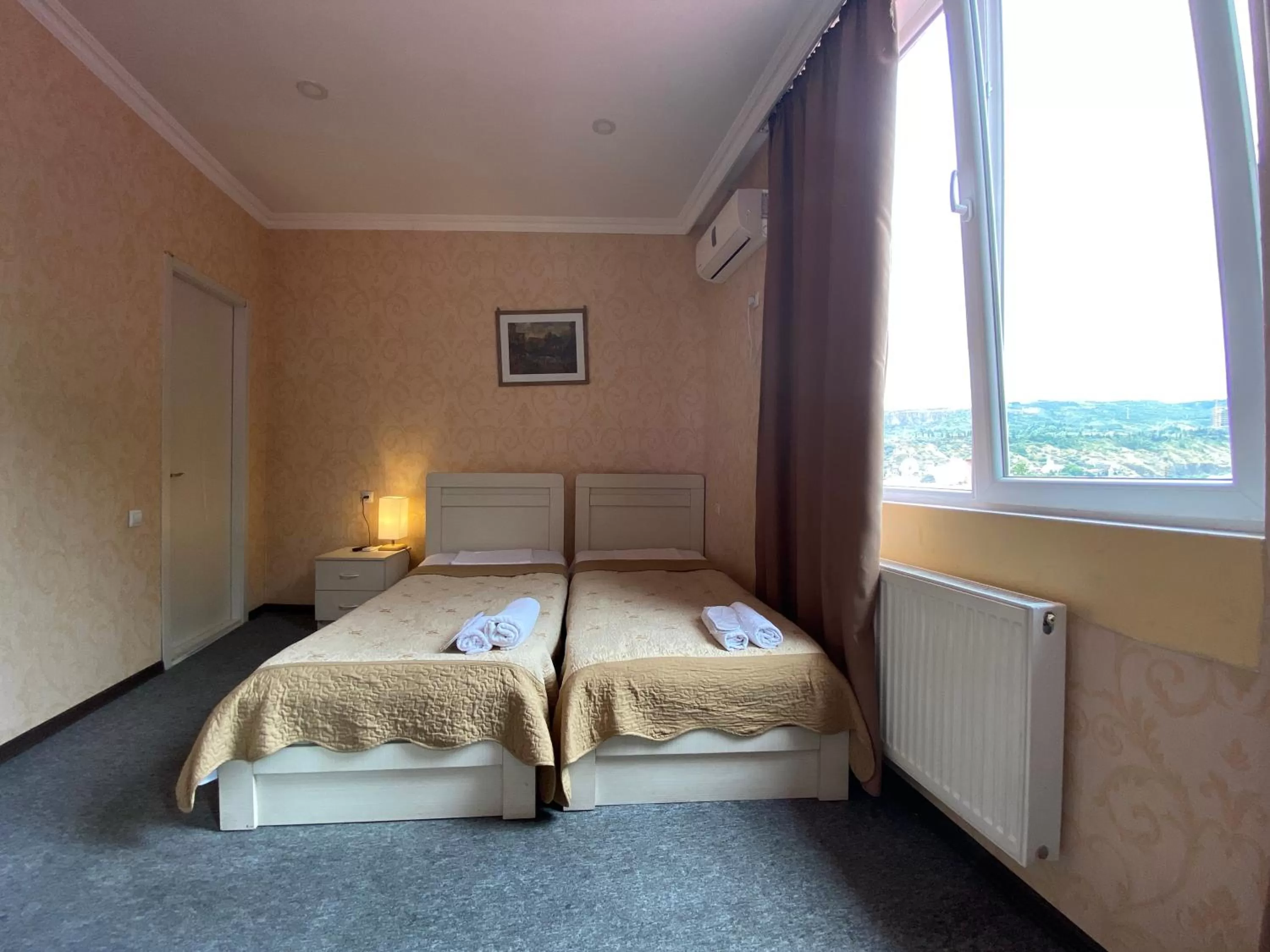 Bed in Hotel Shalimar