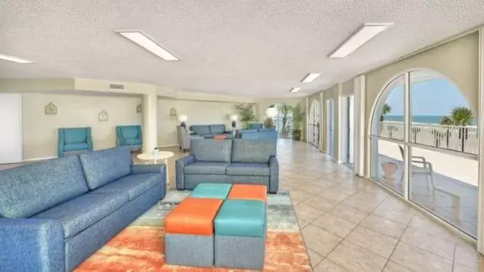 Living room in El Caribe Resort and Conference Center