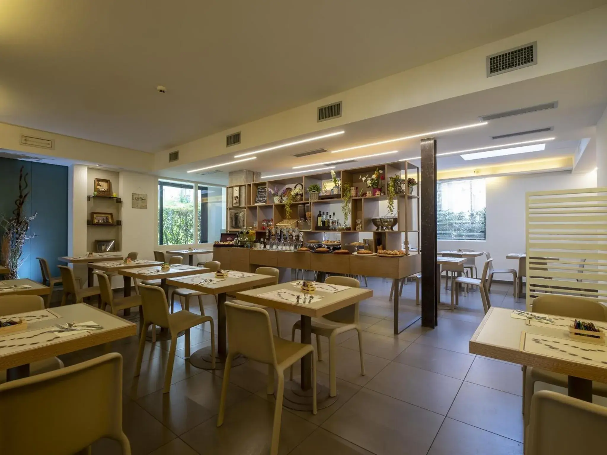 Restaurant/Places to Eat in Hotel Villa Lalla