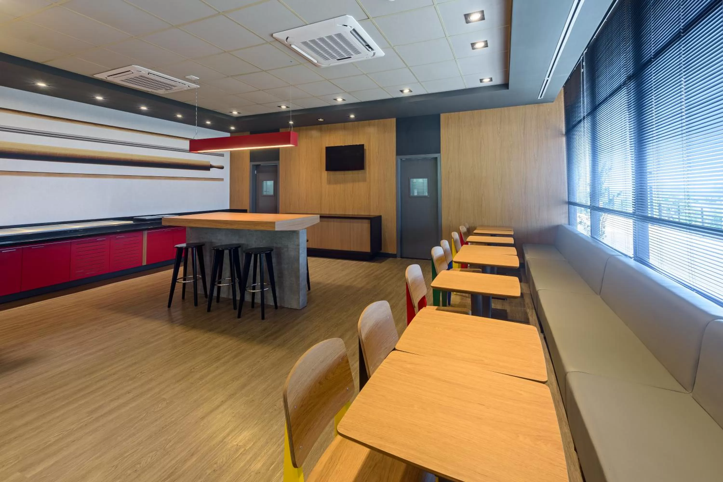 Restaurant/places to eat in ibis Guaiba