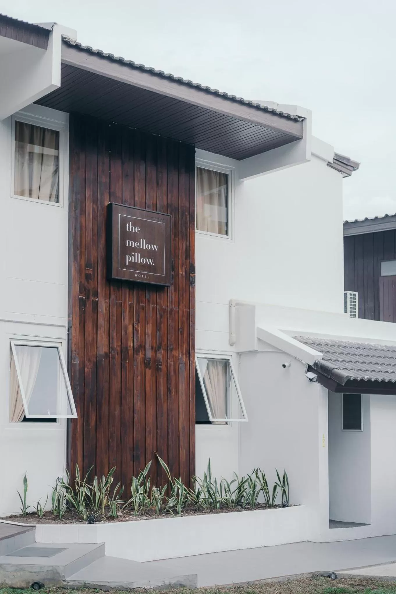 Property building in The Mellow Pillow Hotel @ Chiang Mai Gate