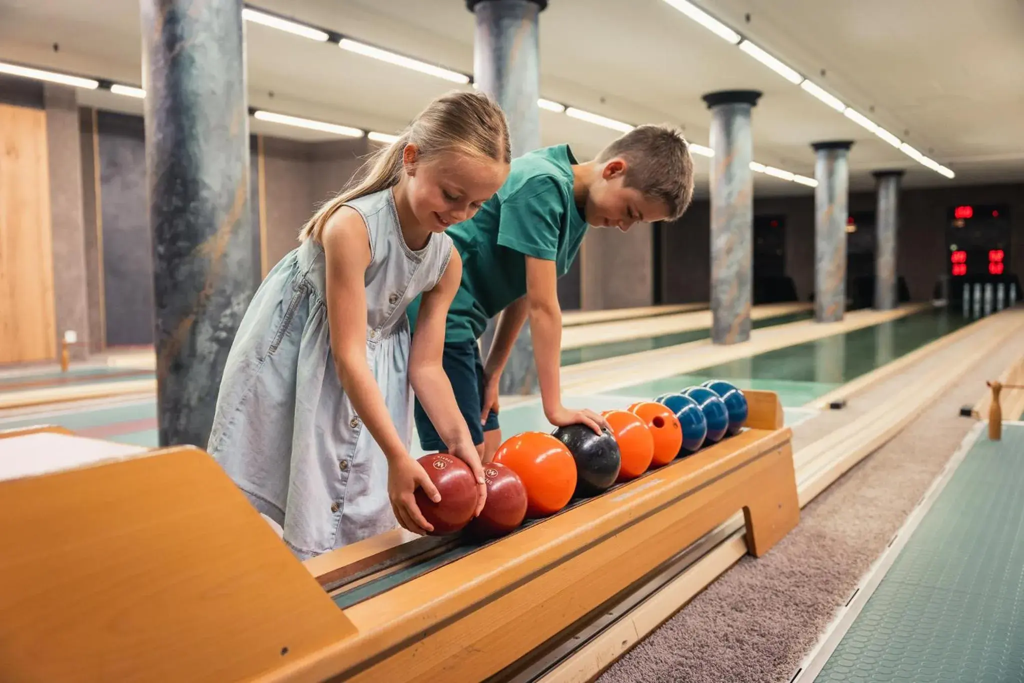 Bowling, Children in Alpenpark Resort Superior