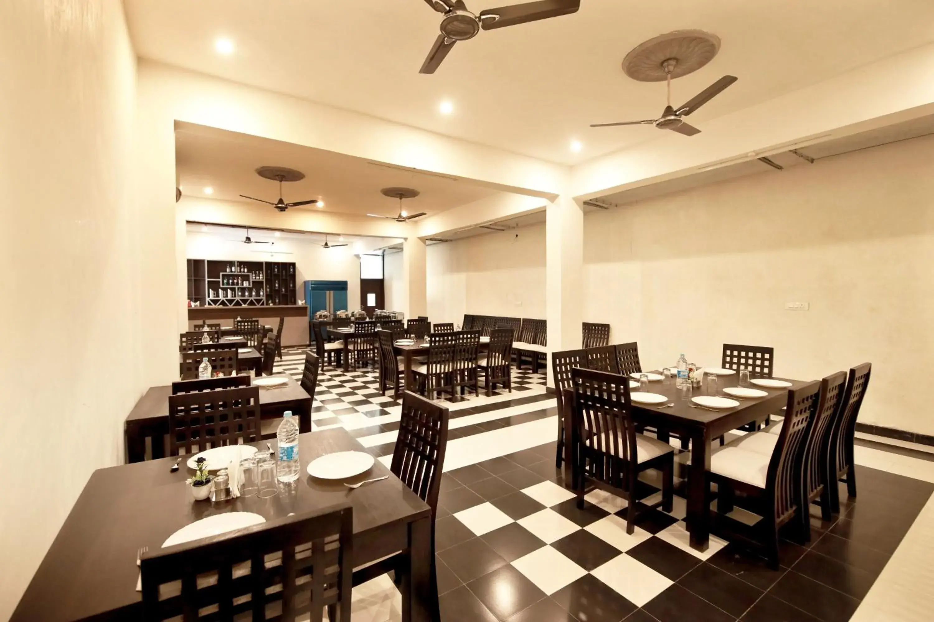 Restaurant/Places to Eat in The Kanchangarh Resort
