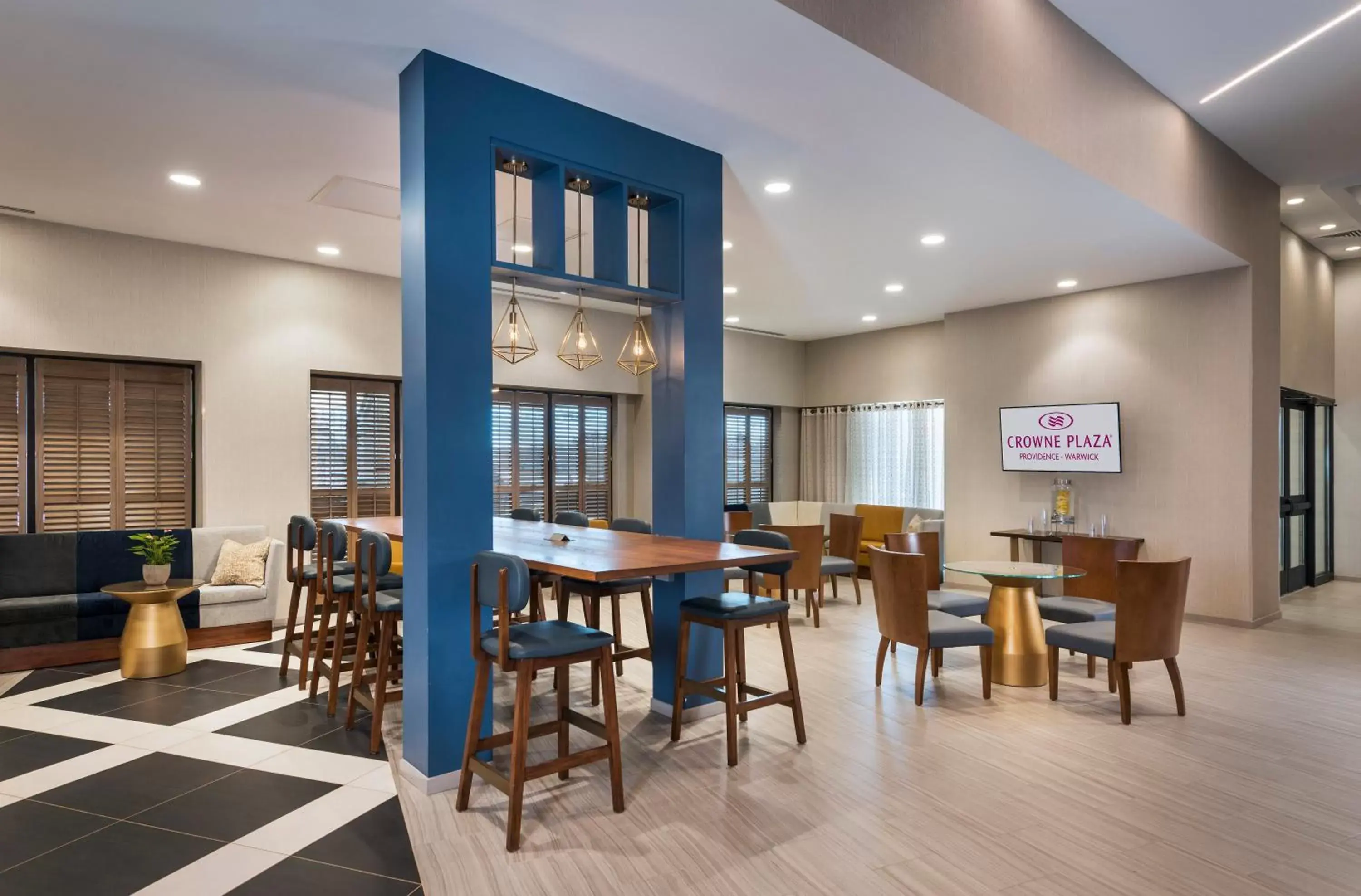 Property building, Restaurant/Places to Eat in Crowne Plaza Providence-Warwick (Airport), an IHG Hotel