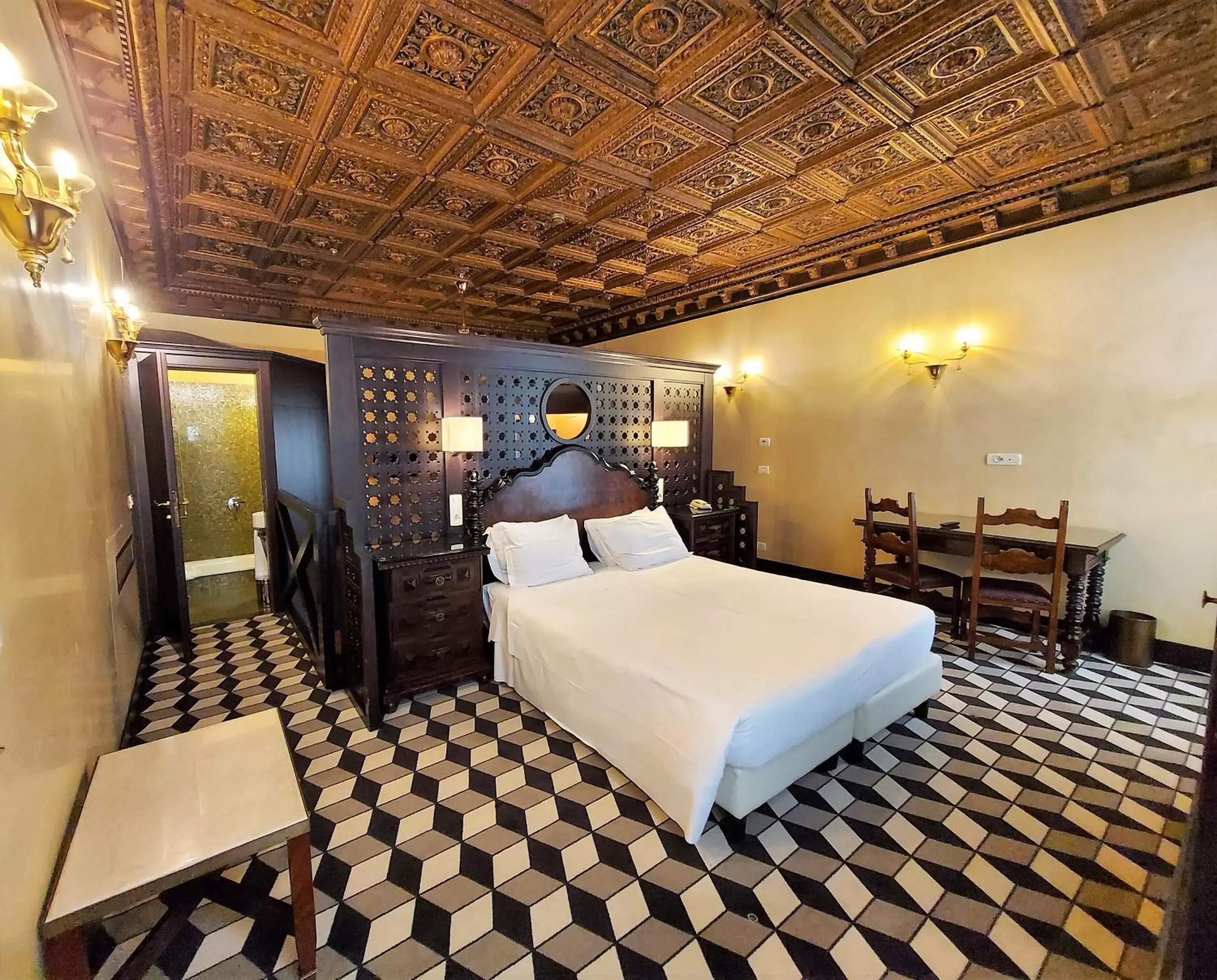 Bedroom, Bed in Hotel Saturnia & International