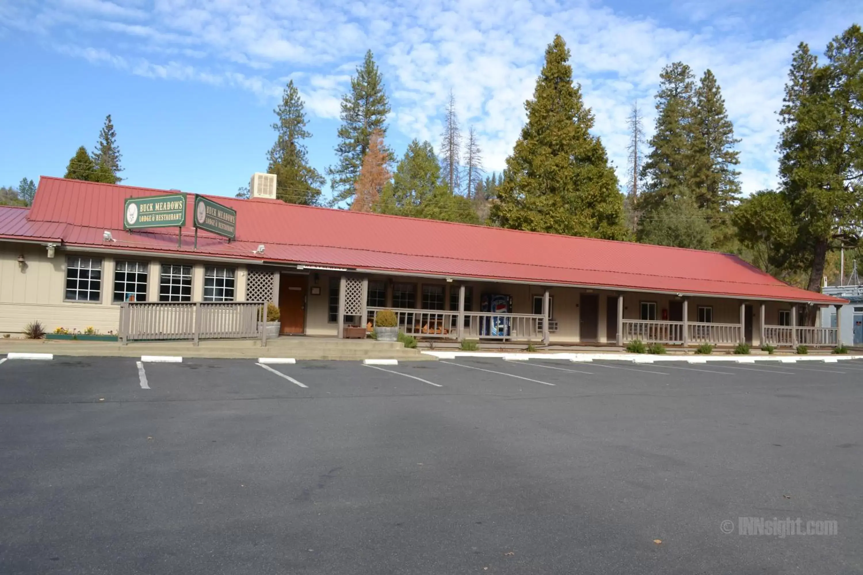 Restaurant/places to eat, Property Building in Yosemite Westgate Lodge