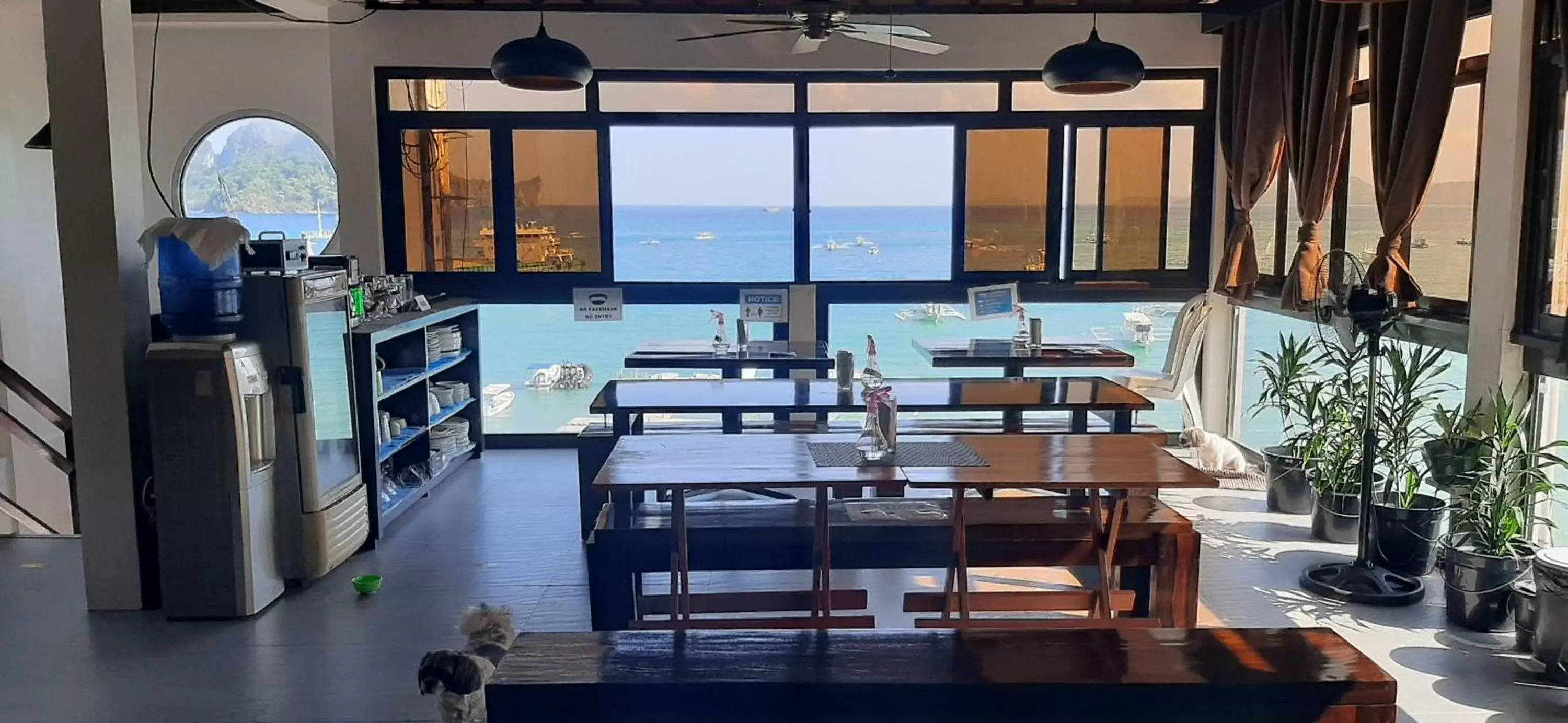 Restaurant/Places to Eat in A Place to Remember El Nido